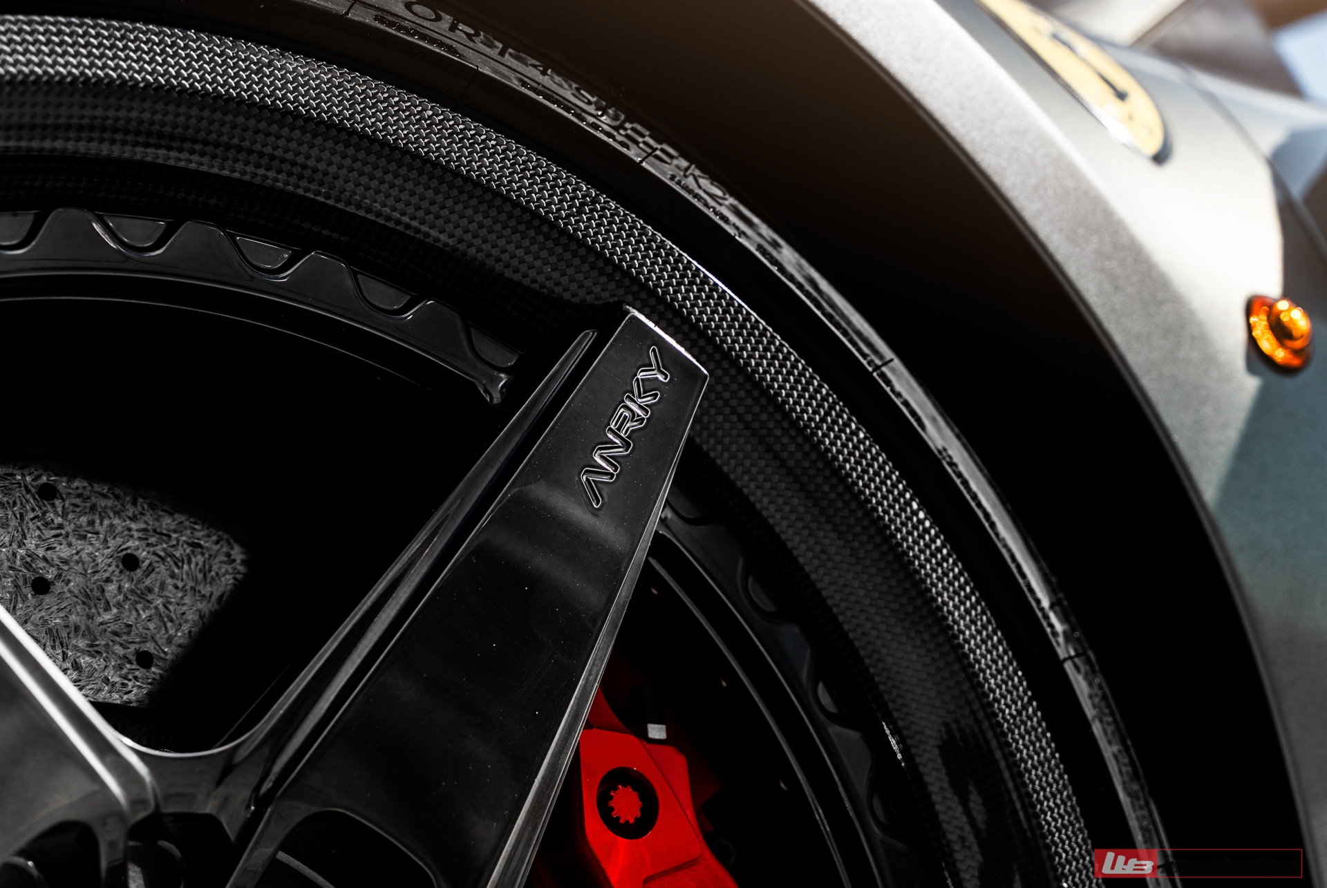 Ferrari 488 Pista | Grigio Silverstone | on ANRKY RS5.3C | Polished Smoke