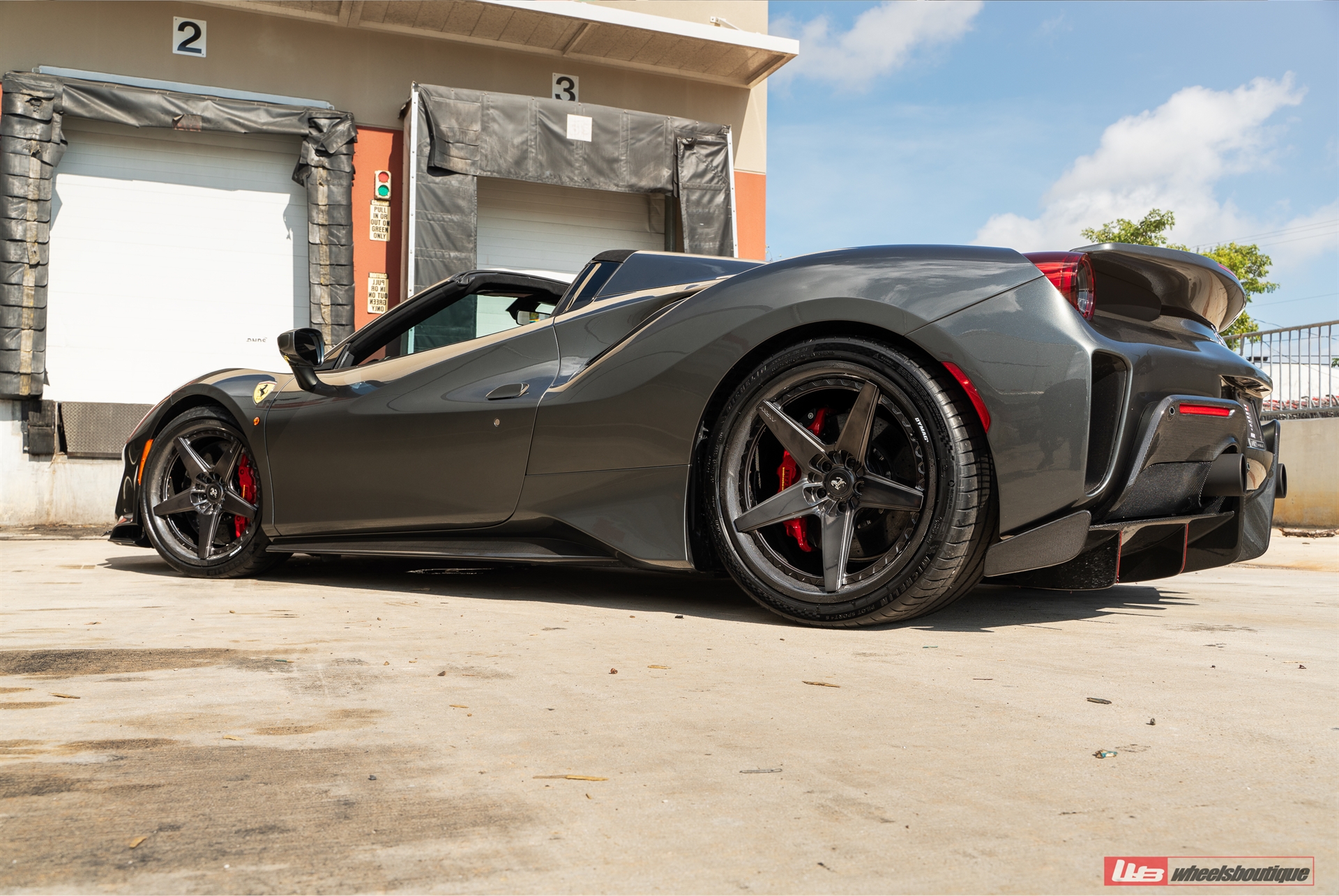 Ferrari 488 Pista | Grigio Silverstone | on ANRKY RS5.3C | Polished Smoke