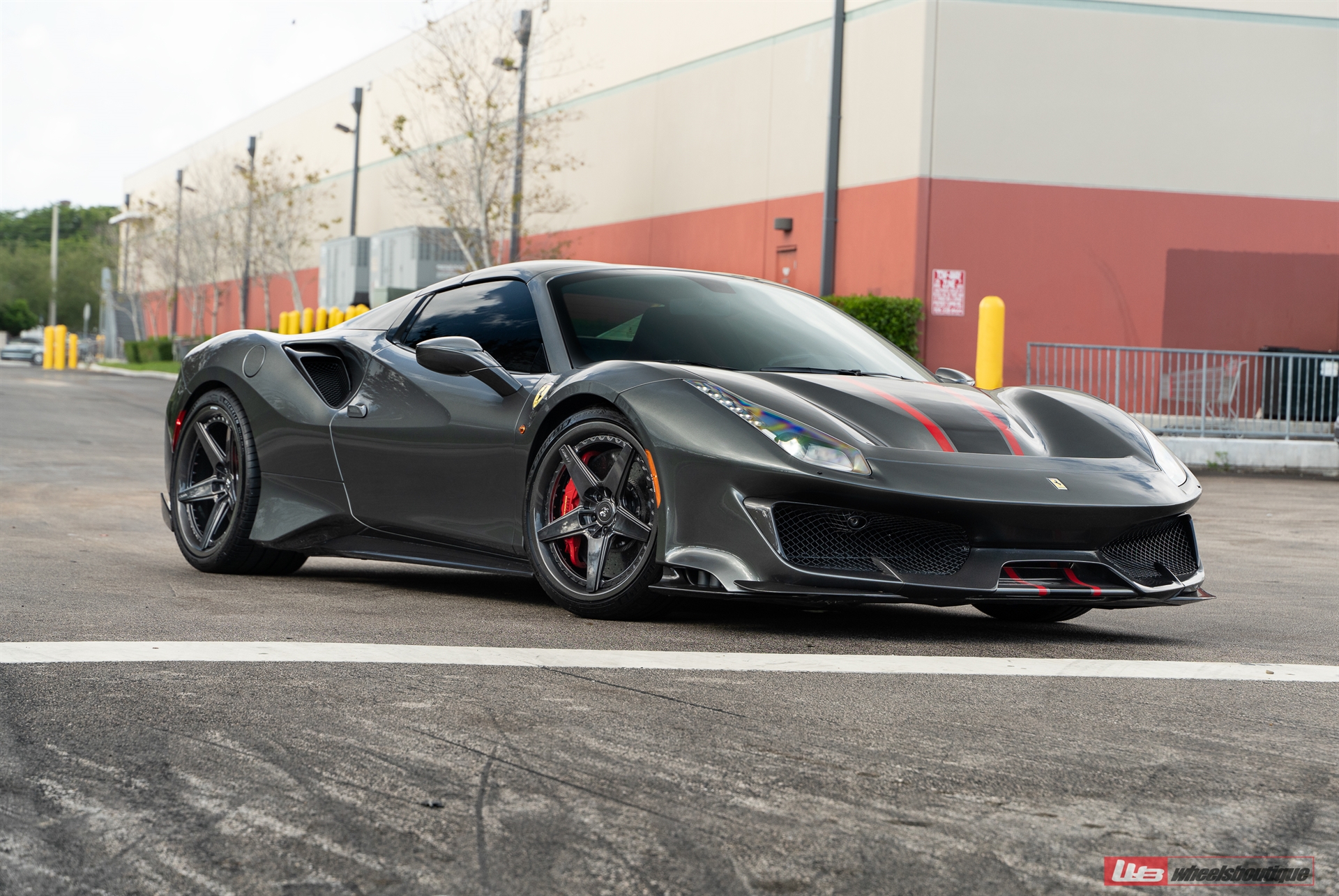 Ferrari 488 Pista | Grigio Silverstone | on ANRKY RS5.3C | Polished Smoke