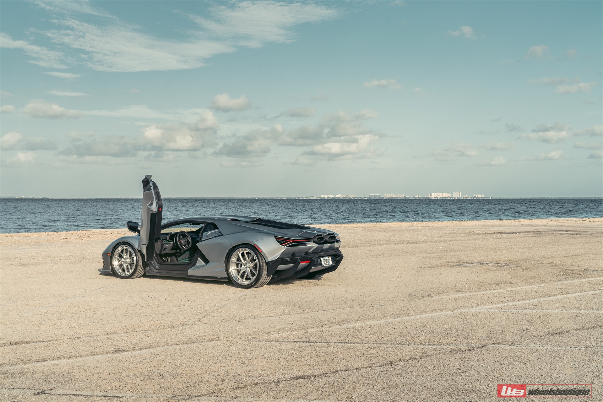 Lamborghini Revuelto on ANRKY XR-301