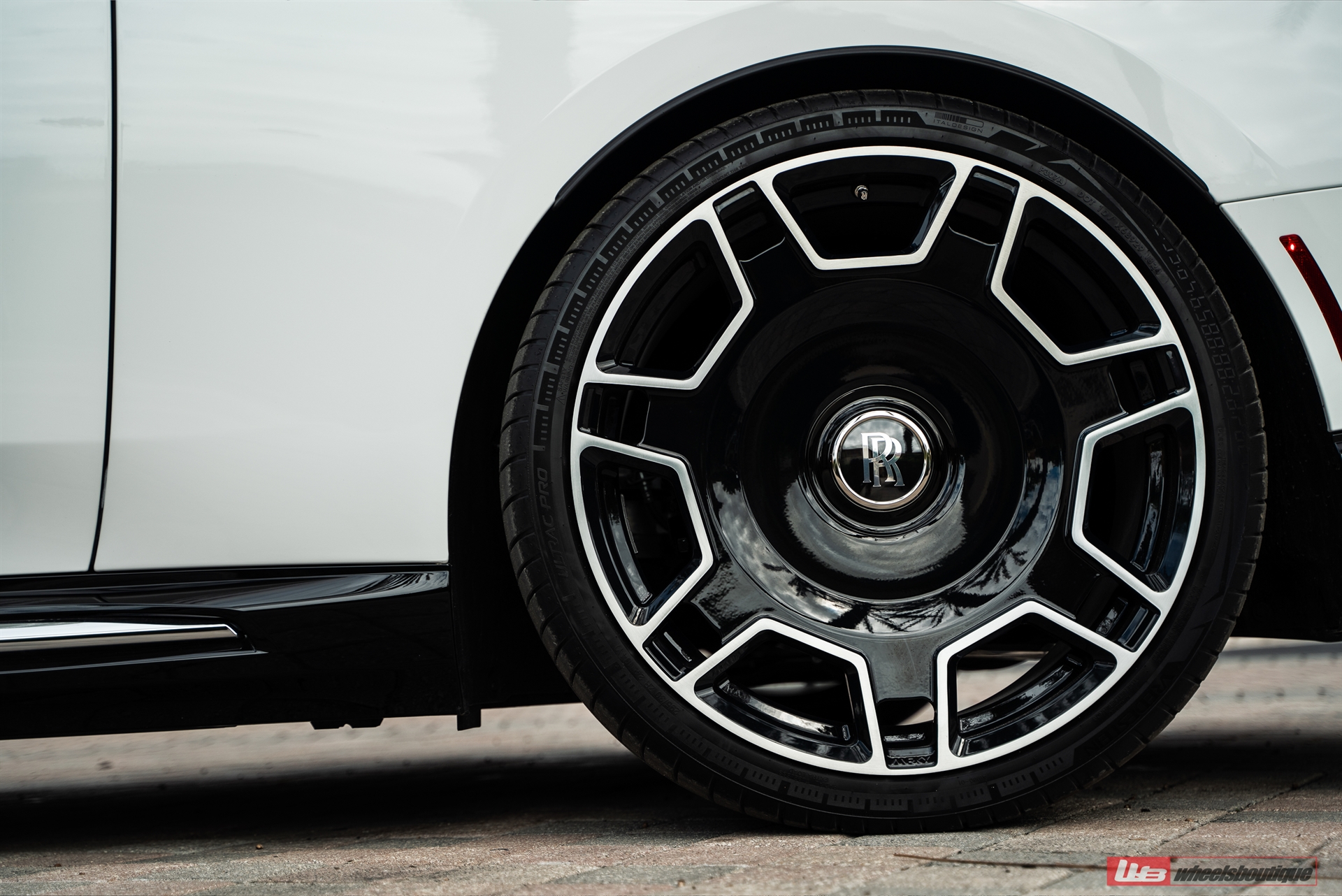 Rolls Royce Spectre – RF|Series RF-177