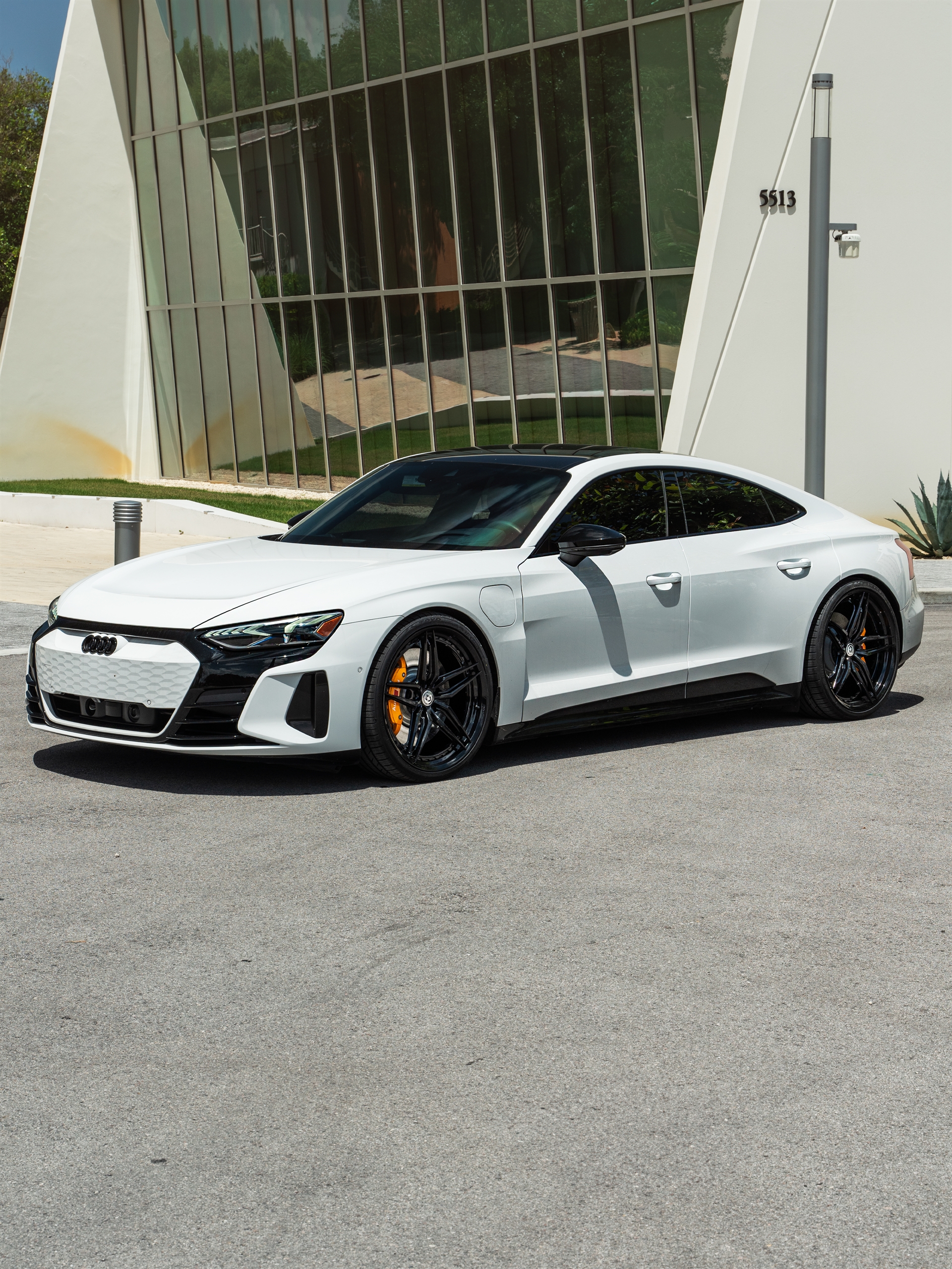 Audi RS e-tron GT | Arkona White | HRE S107SC | Gloss Black