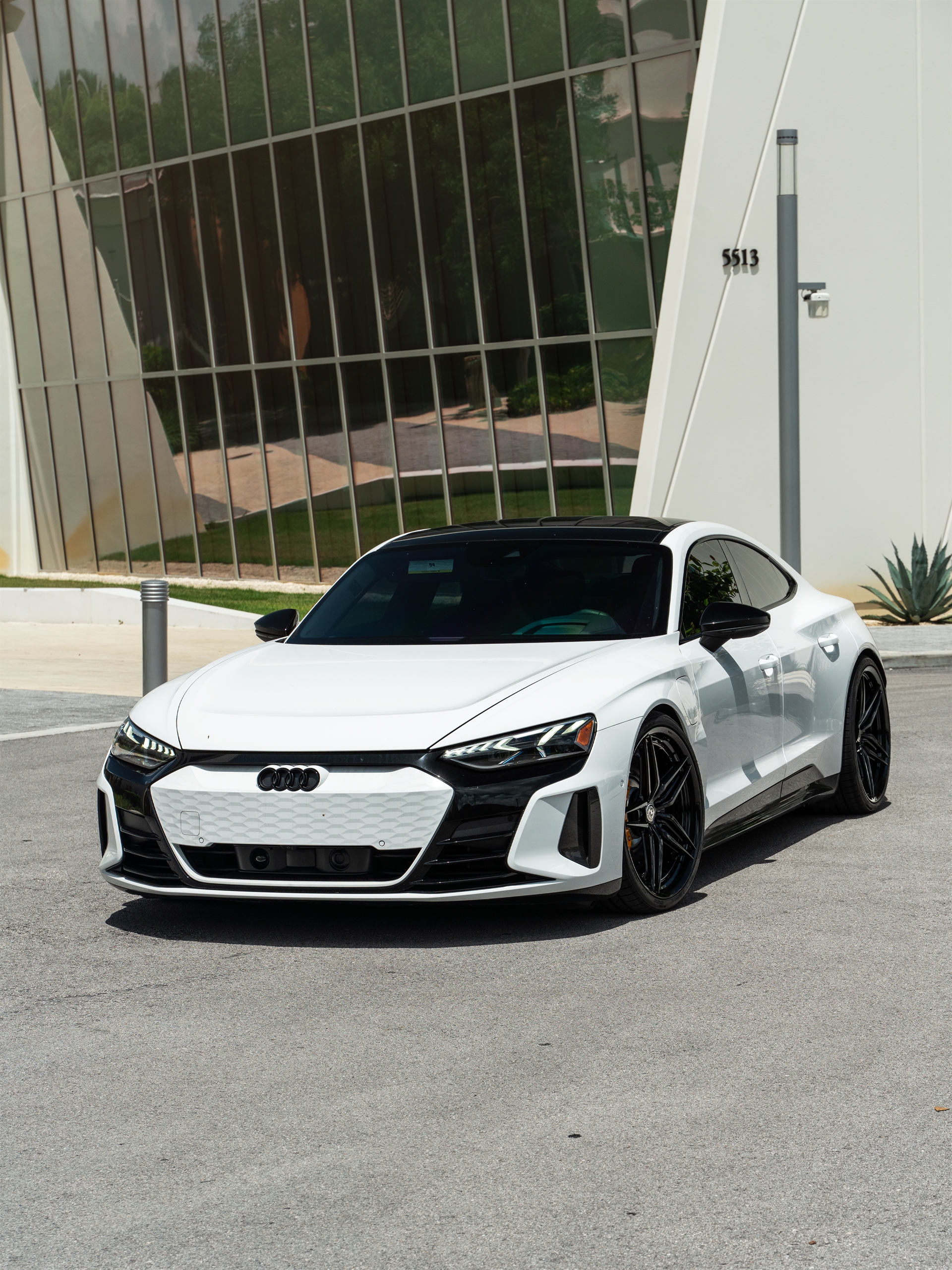 Audi RS e-tron GT | Arkona White | HRE S107SC | Gloss Black