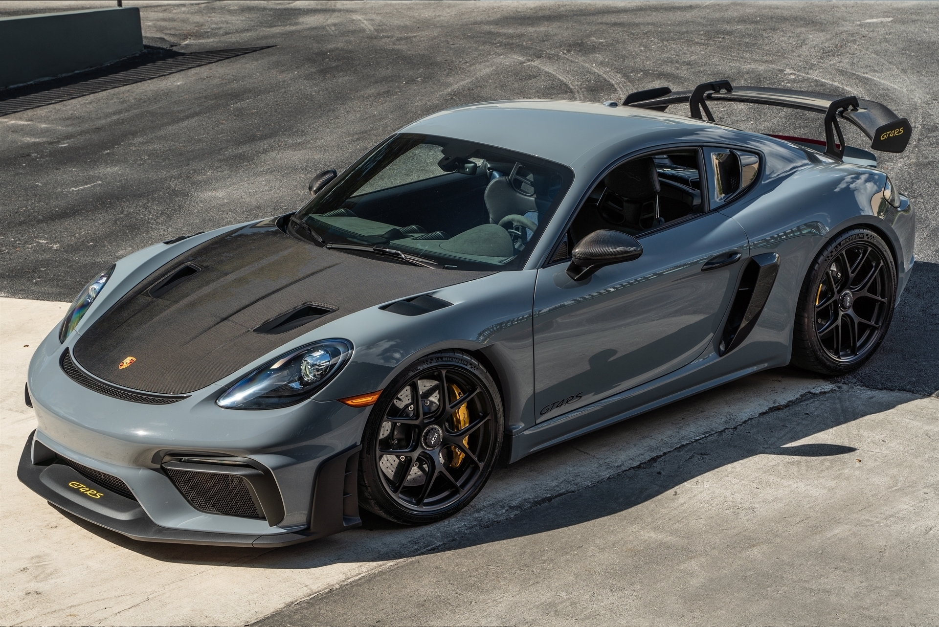 Porsche 718 Cayman GT4 RS on HRE R101LW