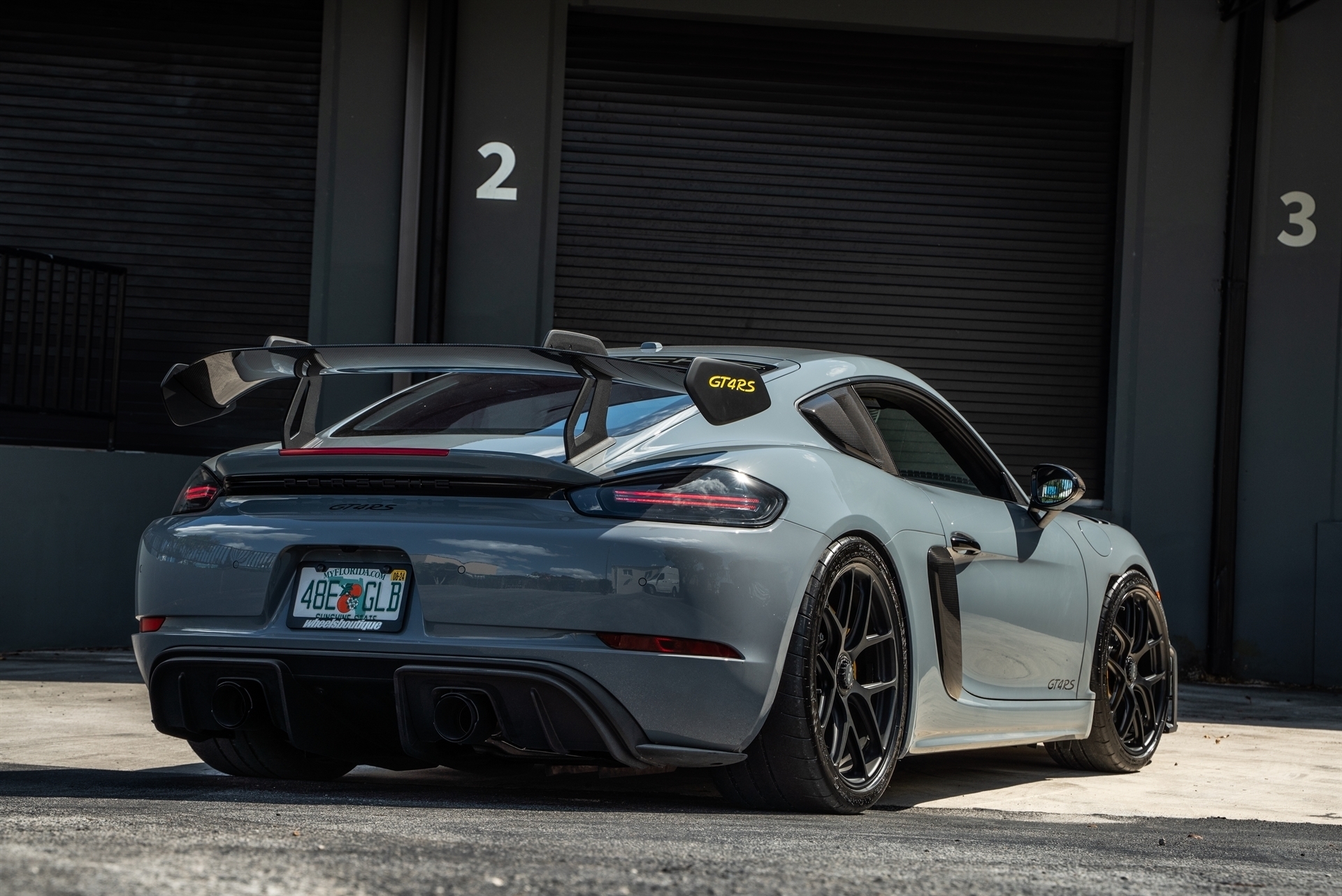 Porsche 718 Cayman GT4 RS on HRE R101LW