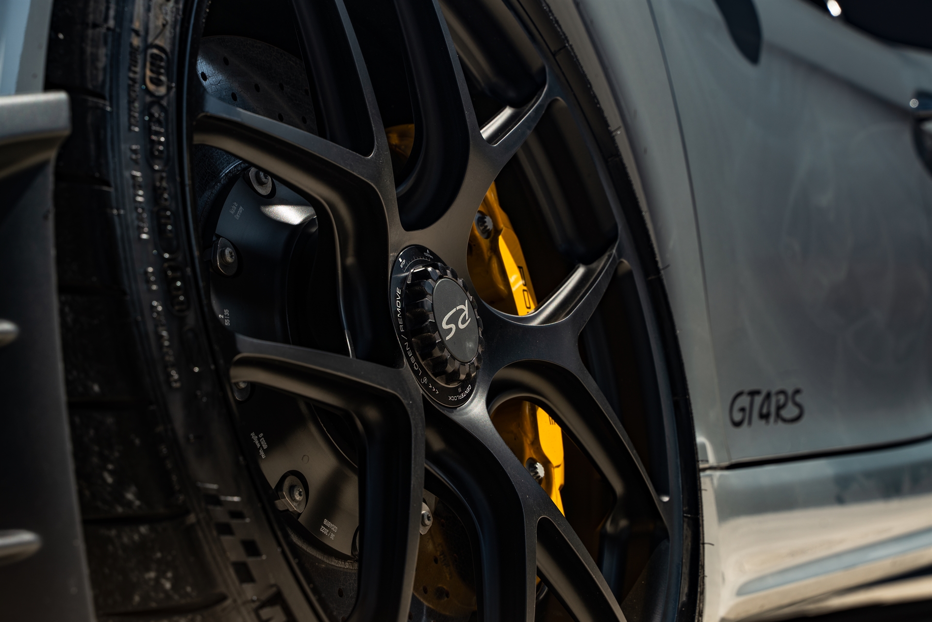 Porsche 718 Cayman GT4 RS on HRE R101LW