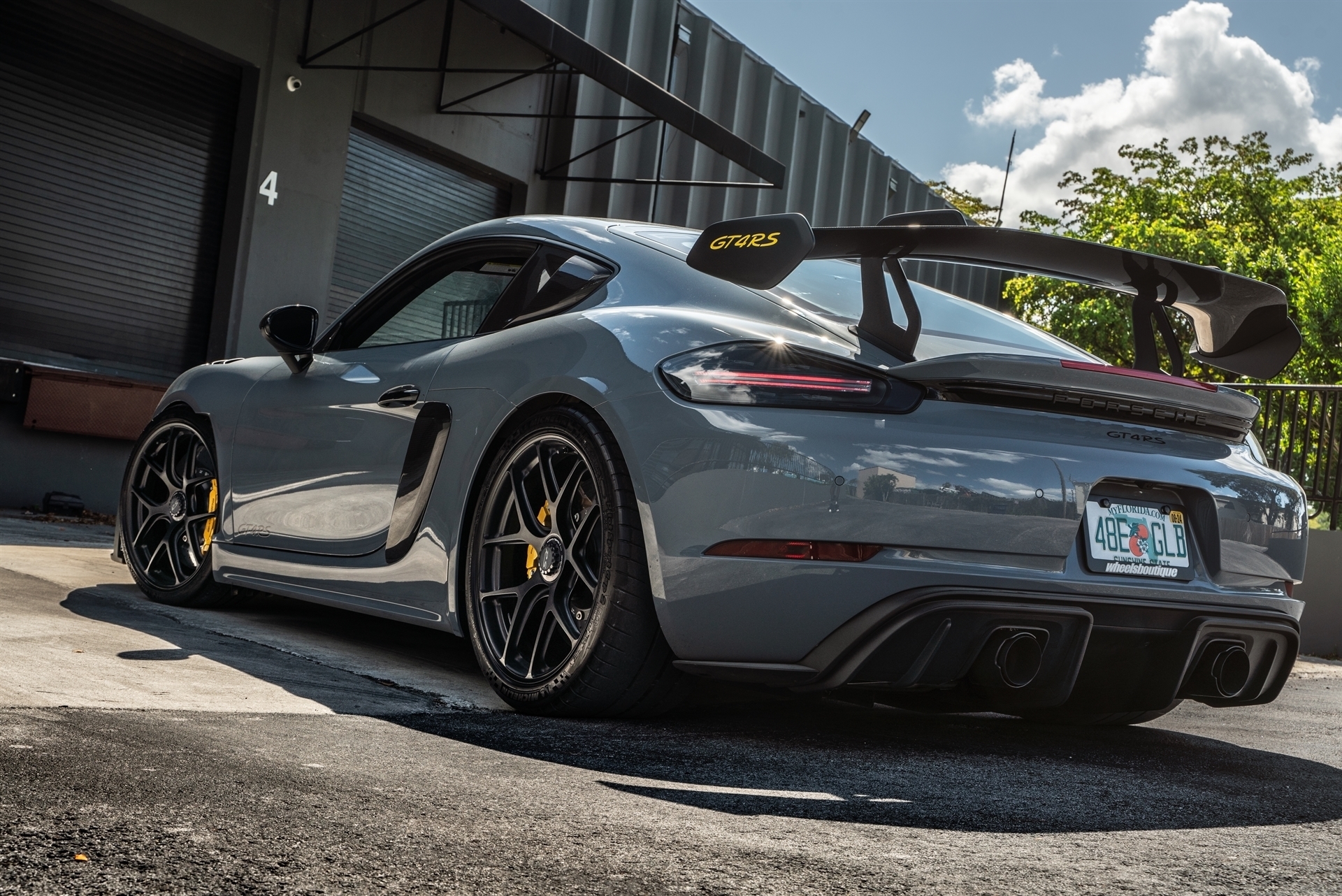 Porsche 718 Cayman GT4 RS on HRE R101LW