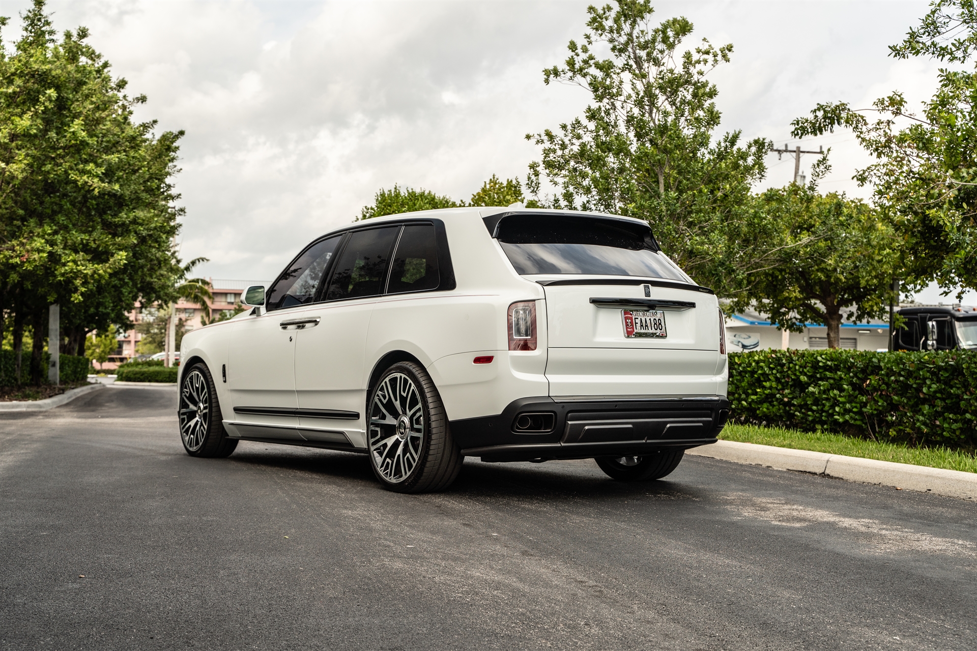 Mansory V.6 | Rolls-Royce Cullinan Black Badge