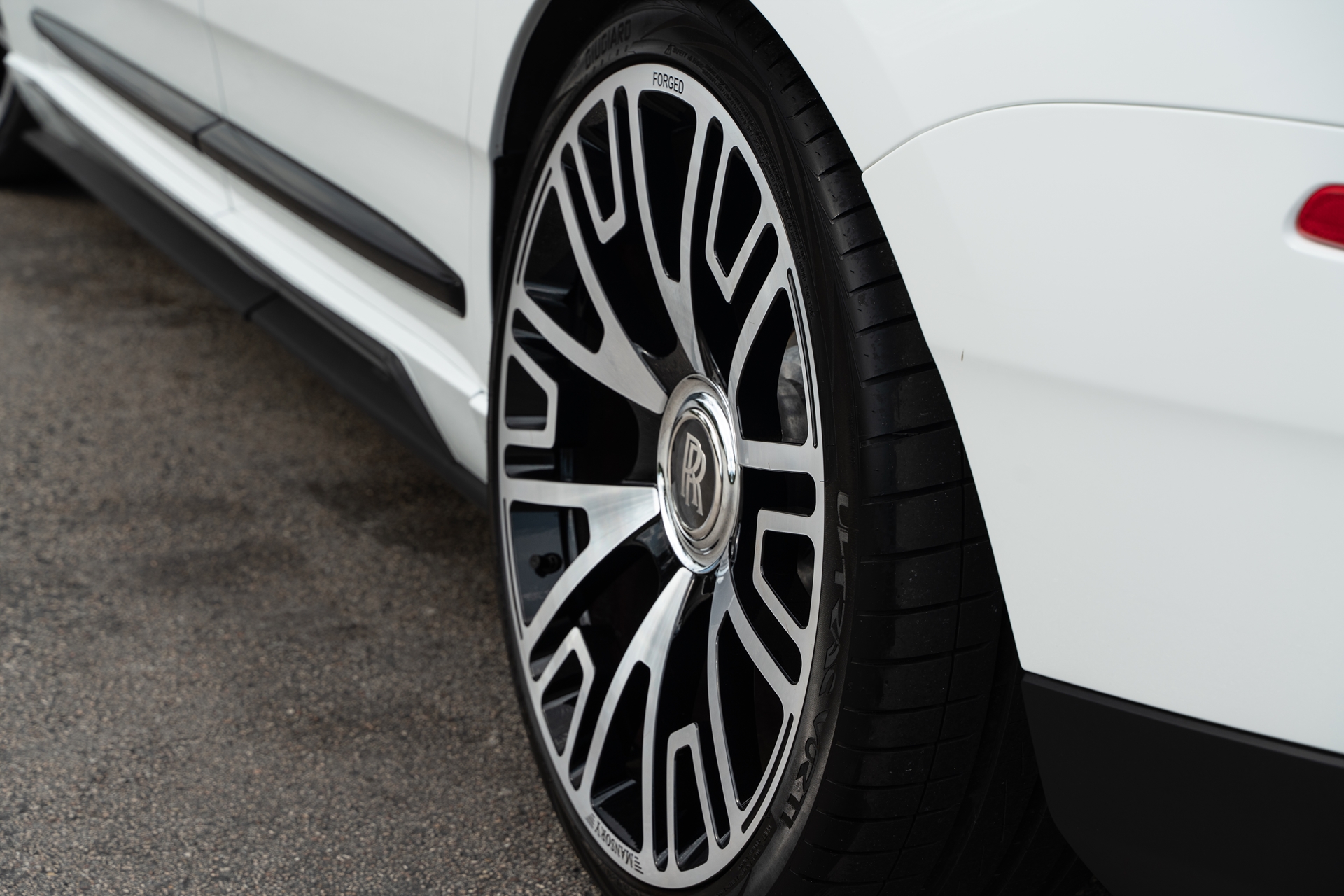 Mansory V.6 | Rolls-Royce Cullinan Black Badge