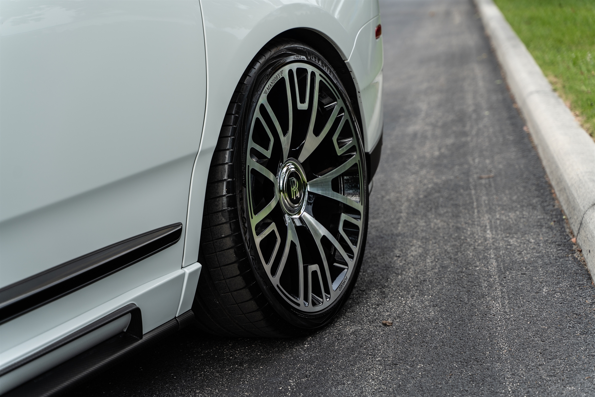 Mansory V.6 | Rolls-Royce Cullinan Black Badge