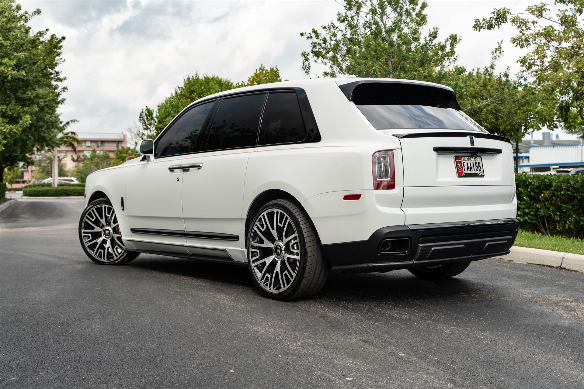 Mansory V.6 | Rolls-Royce Cullinan Black Badge