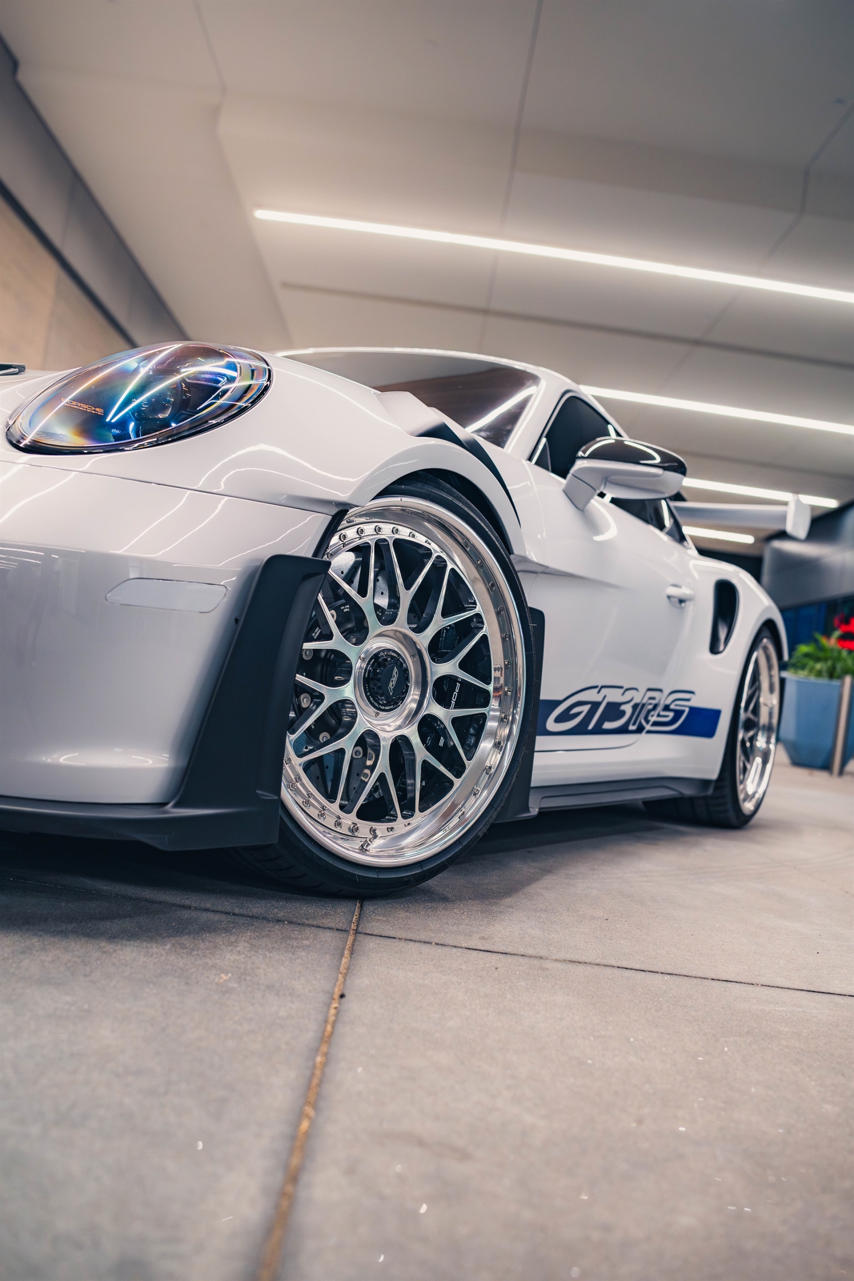 Porsche 992 Carrera GT3 RS on HRE Wheels Classics 300