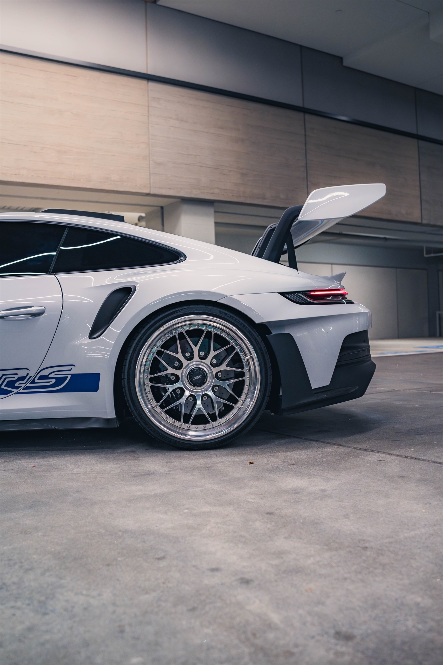 Porsche 992 Carrera GT3 RS on HRE Wheels Classics 300