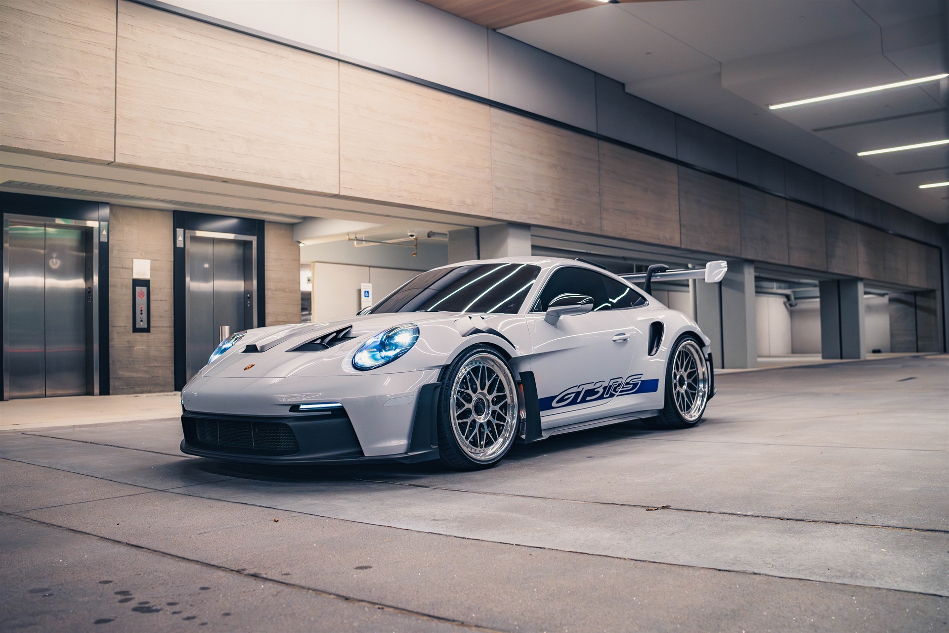 Porsche 992 Carrera GT3 RS on HRE Wheels Classics 300