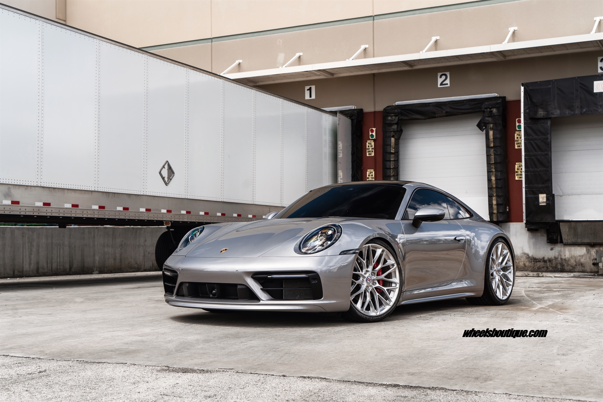 PORSCHE 992 C4S ON HRE P200