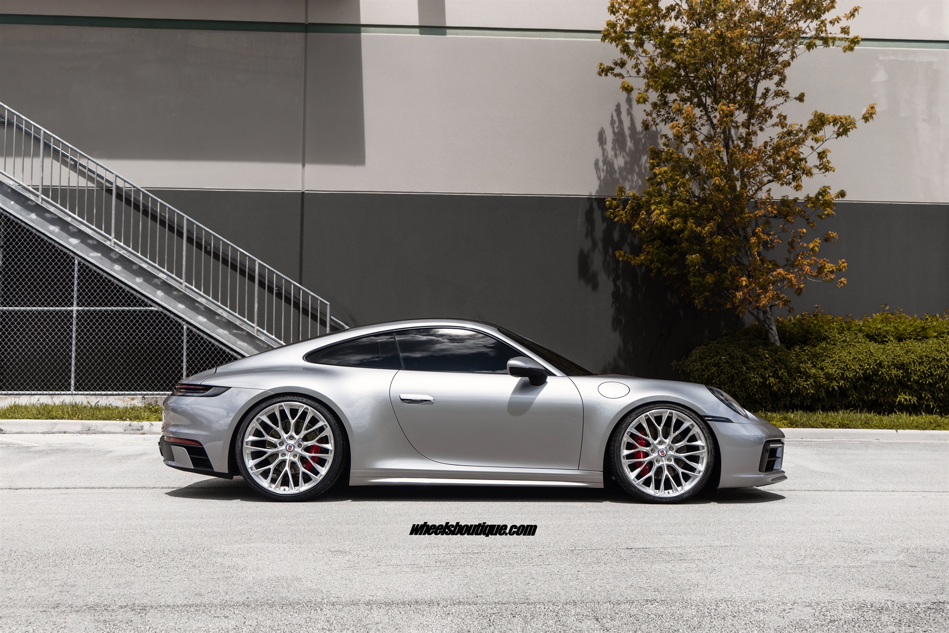 PORSCHE 992 C4S ON HRE P200