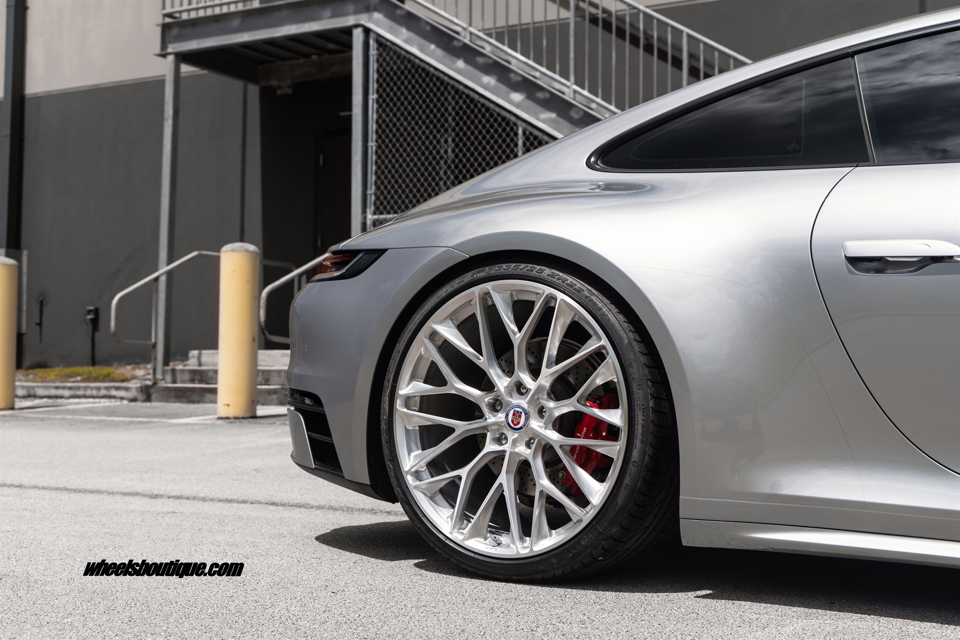 PORSCHE 992 C4S ON HRE P200