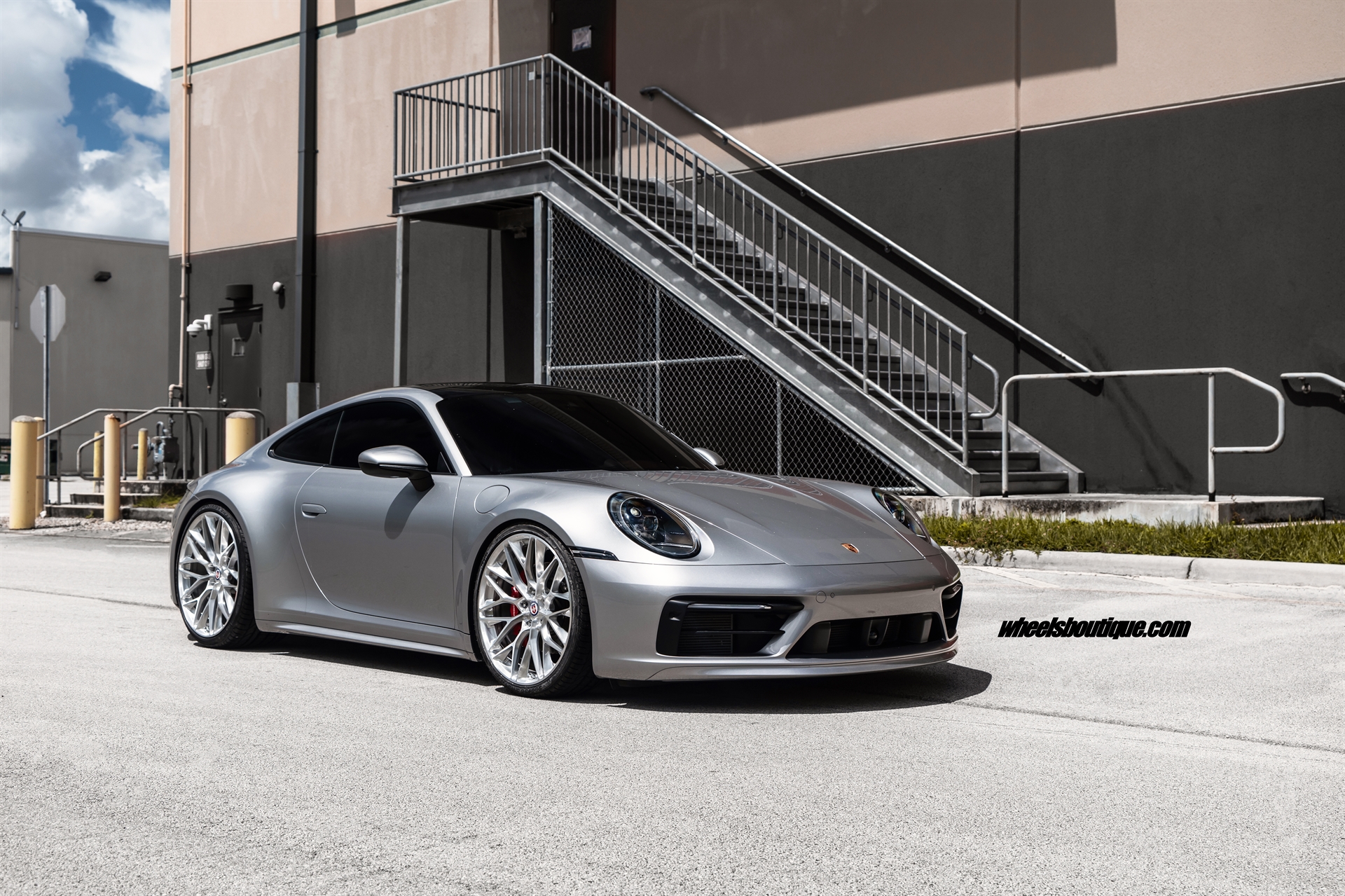 PORSCHE 992 C4S ON HRE P200