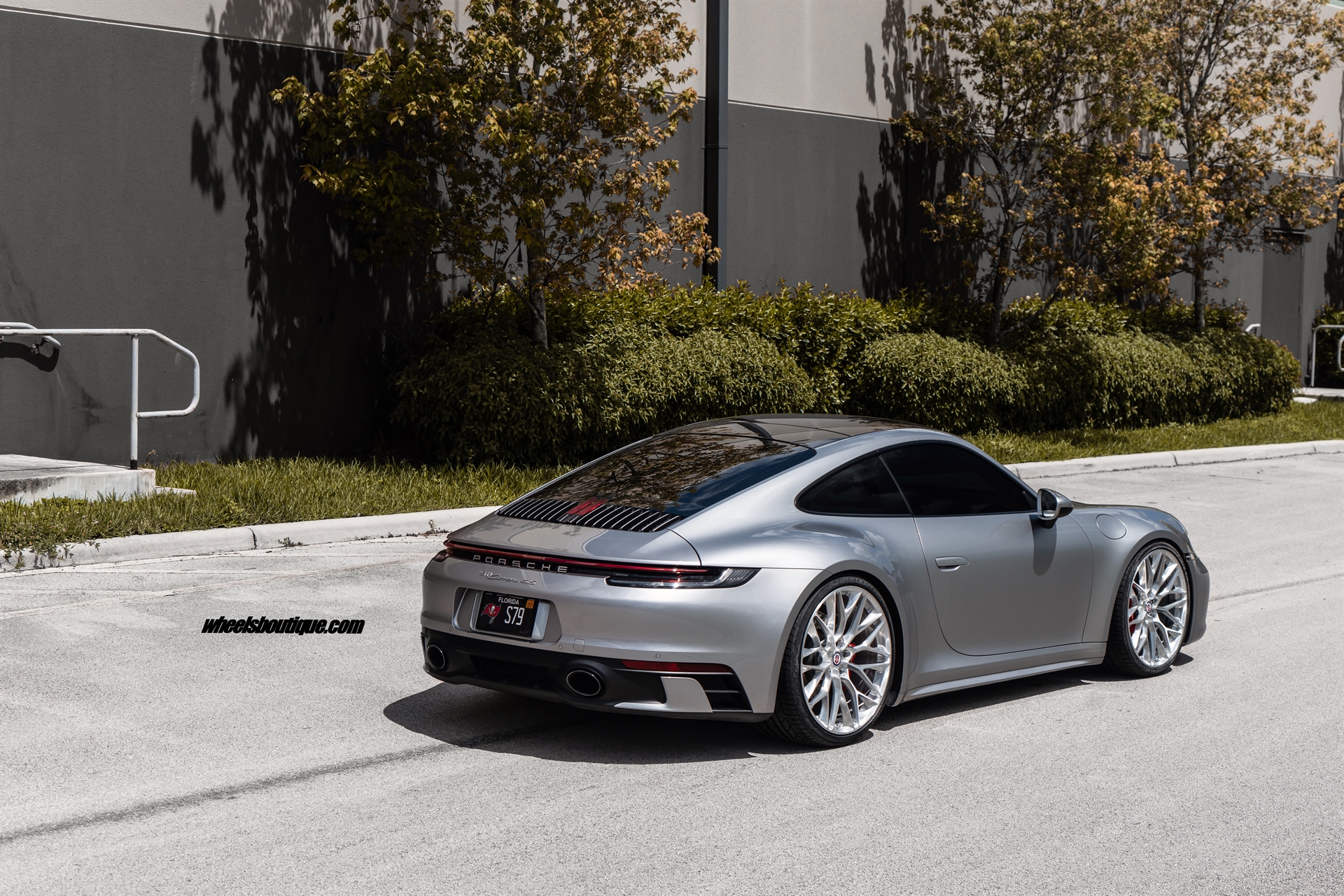 PORSCHE 992 C4S ON HRE P200