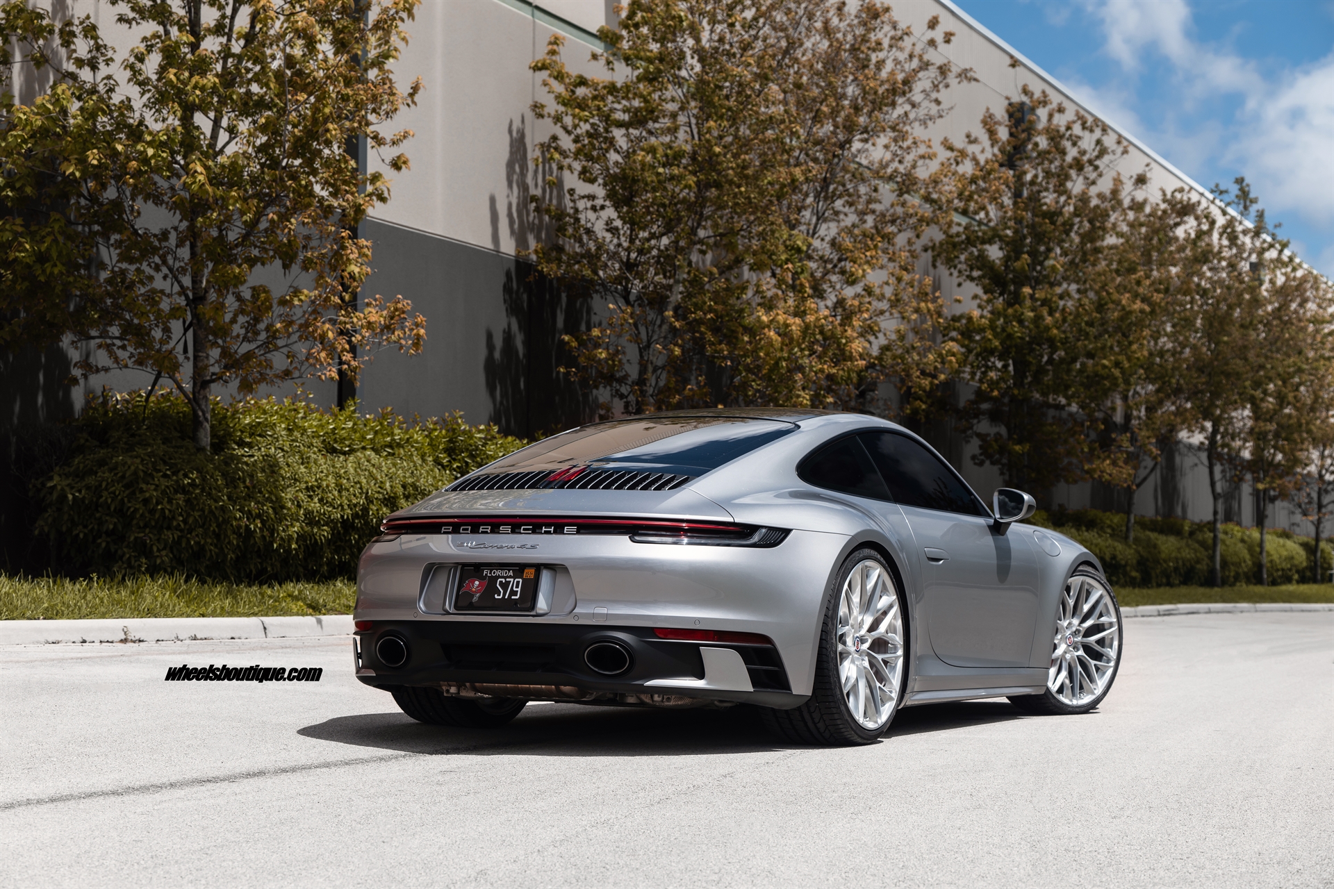 PORSCHE 992 C4S ON HRE P200