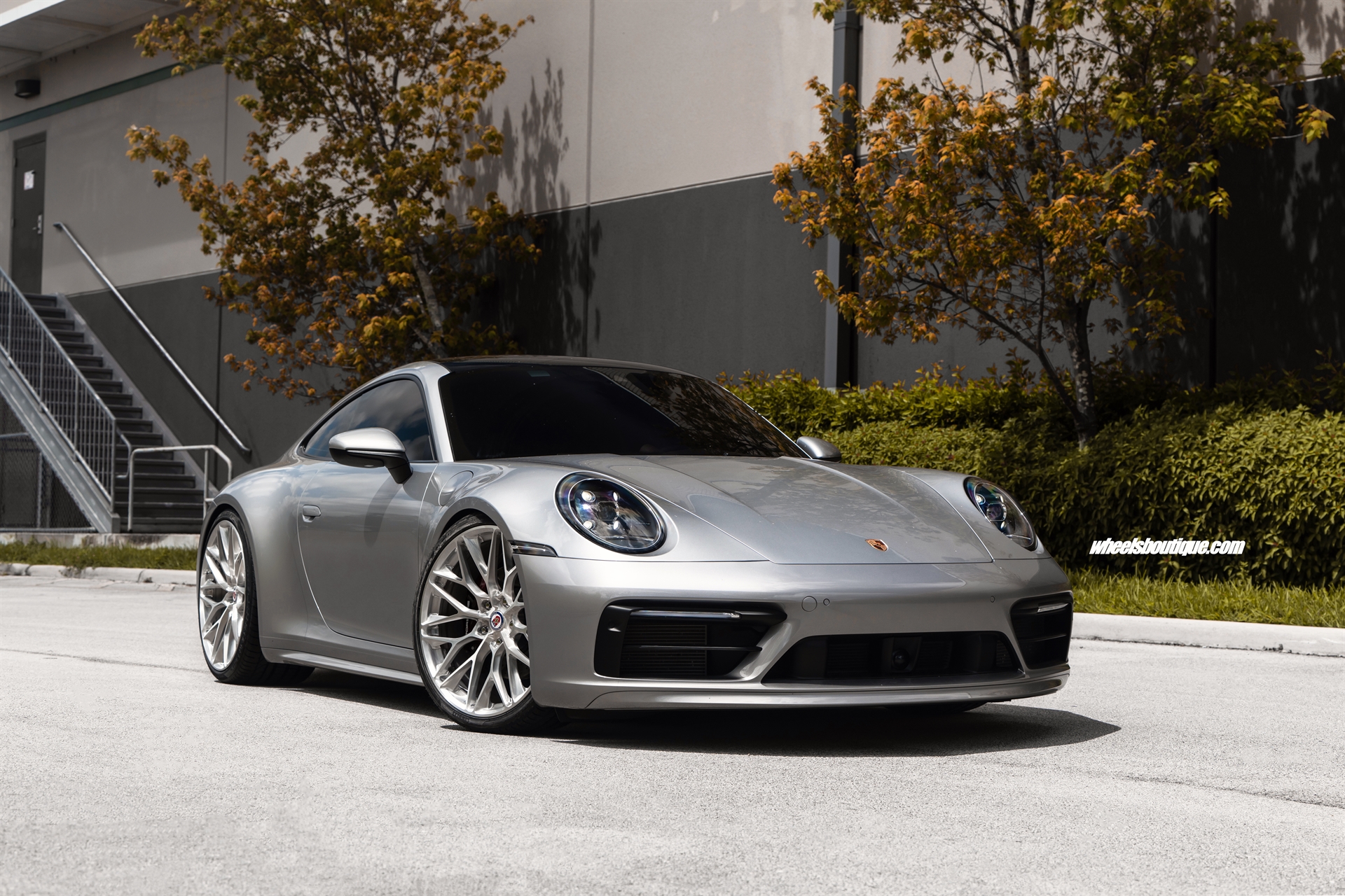 PORSCHE 992 C4S ON HRE P200