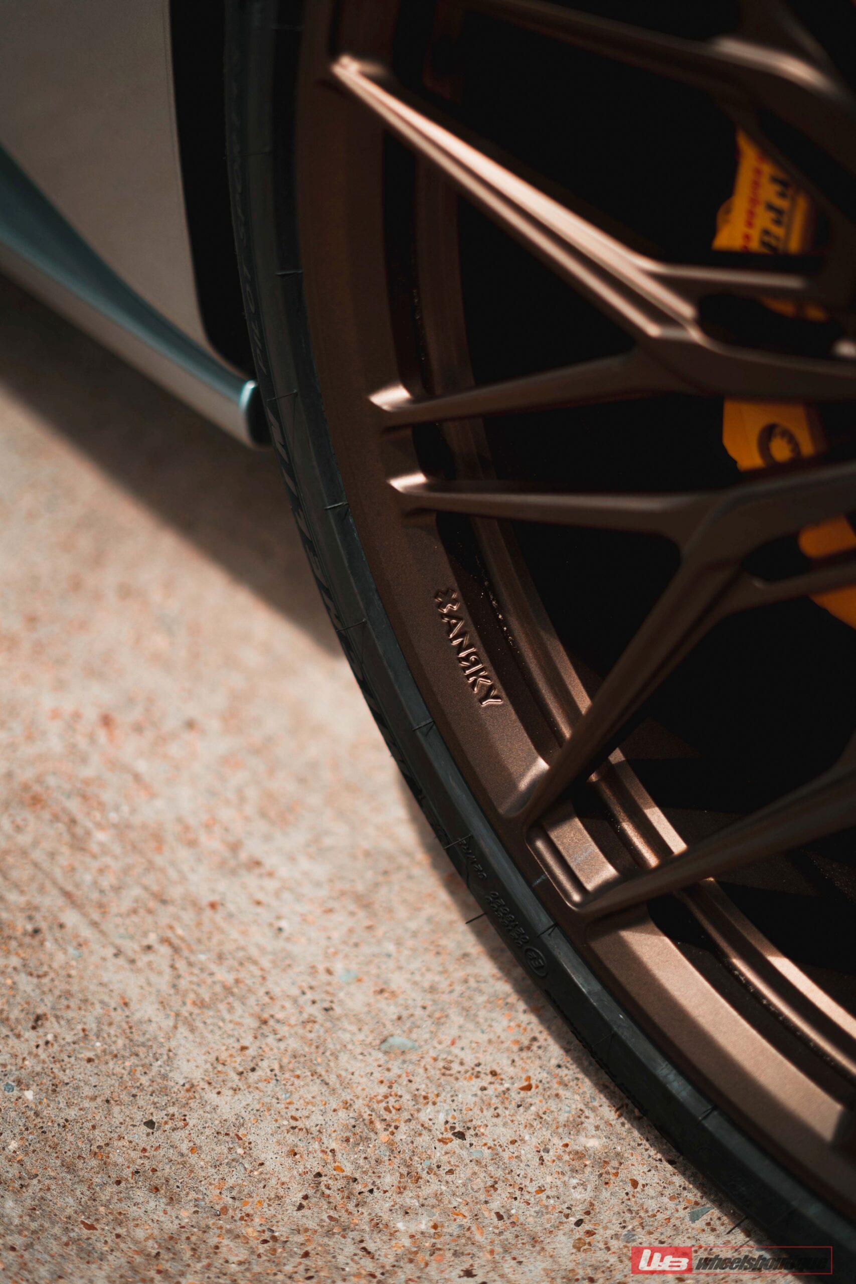 Ferrari 488 Spider | Grigio Silverstone | on ANRKY S1-X1 | Satin Bronze