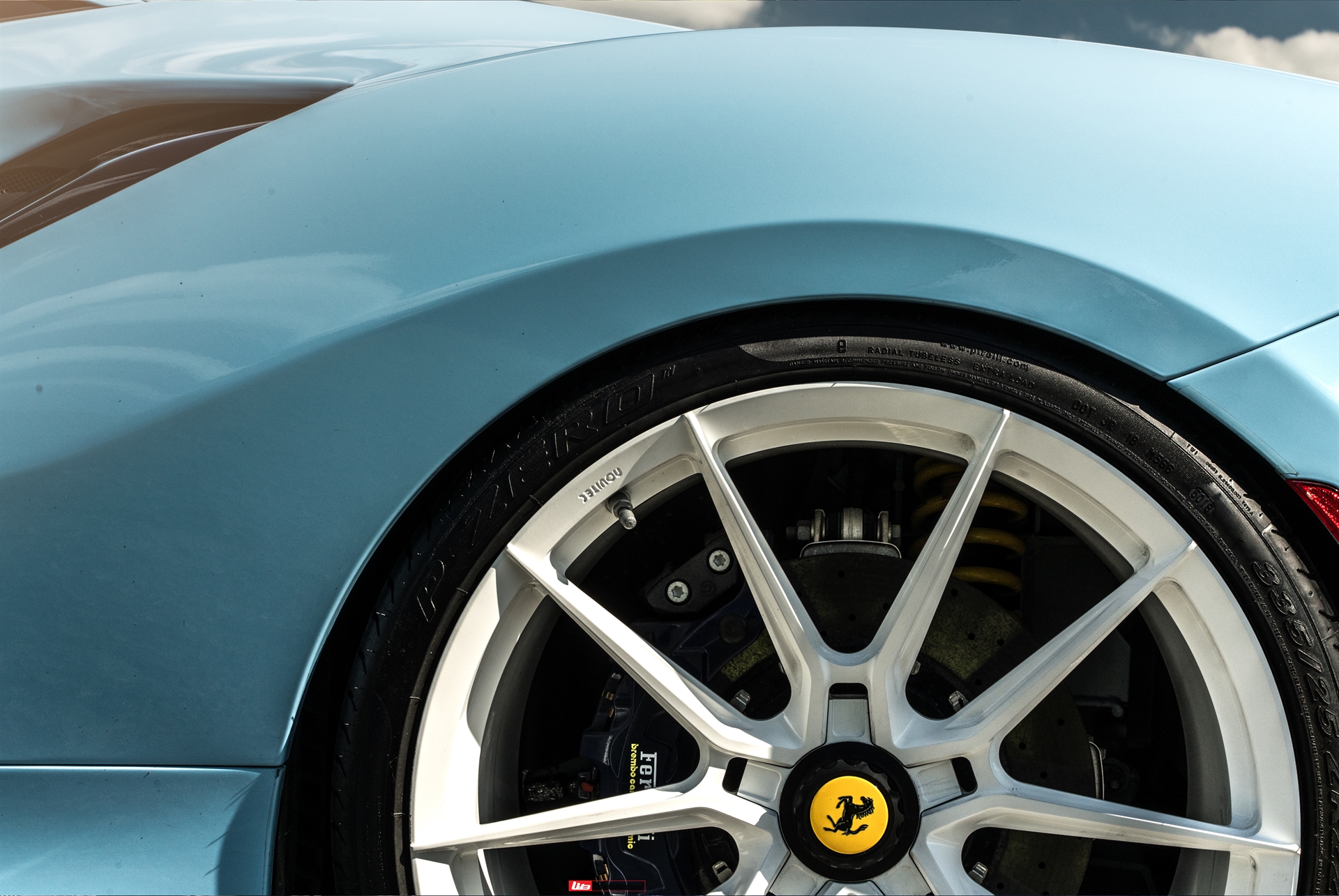 Ferrari 488 Pista | Azzuro La Plata | Novitec NF10 ZV | Gloss White