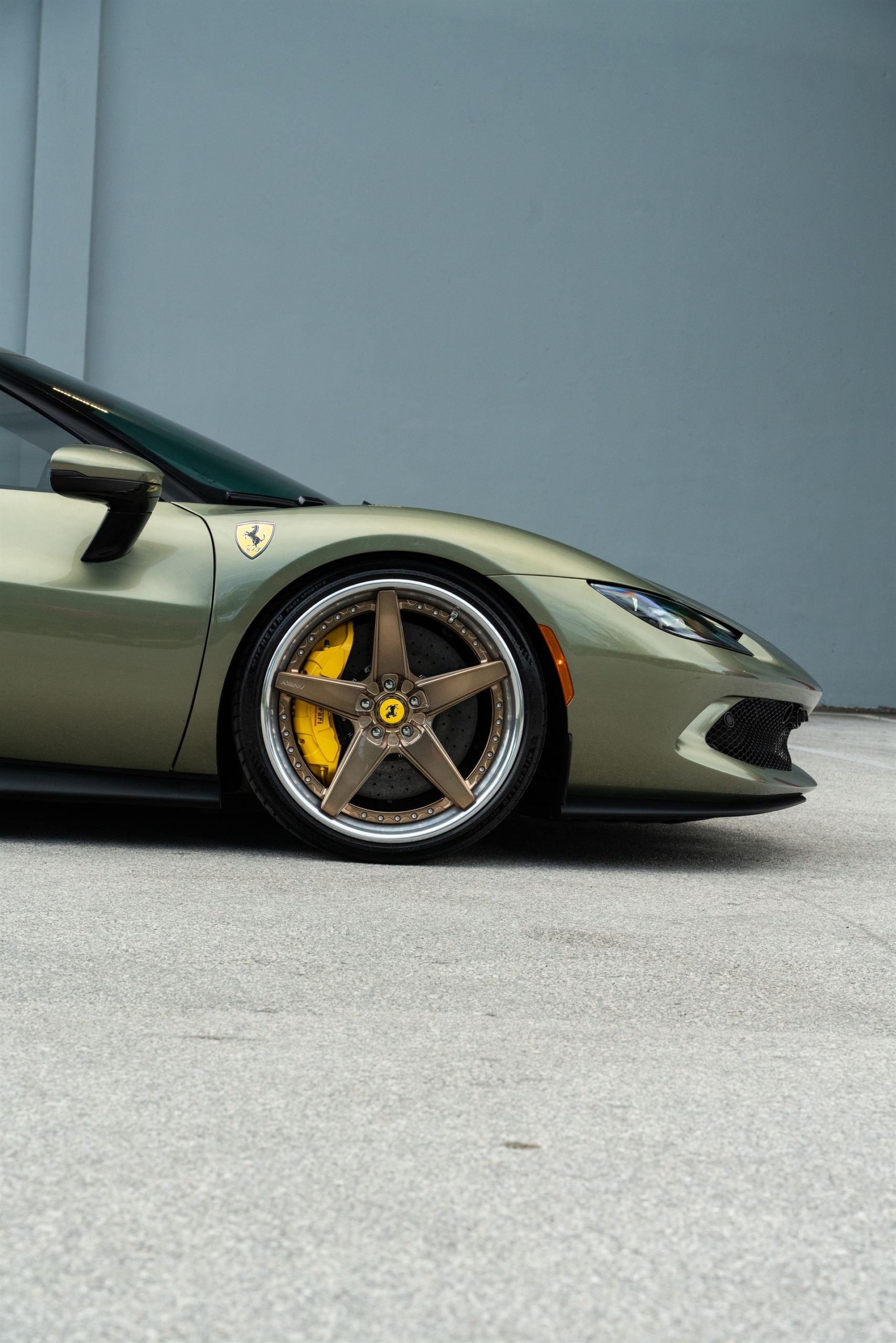 Ferrari 296 GTB | Verde Mansoni | on ANRKY RS5.3 | Mirror Polished Champagne
