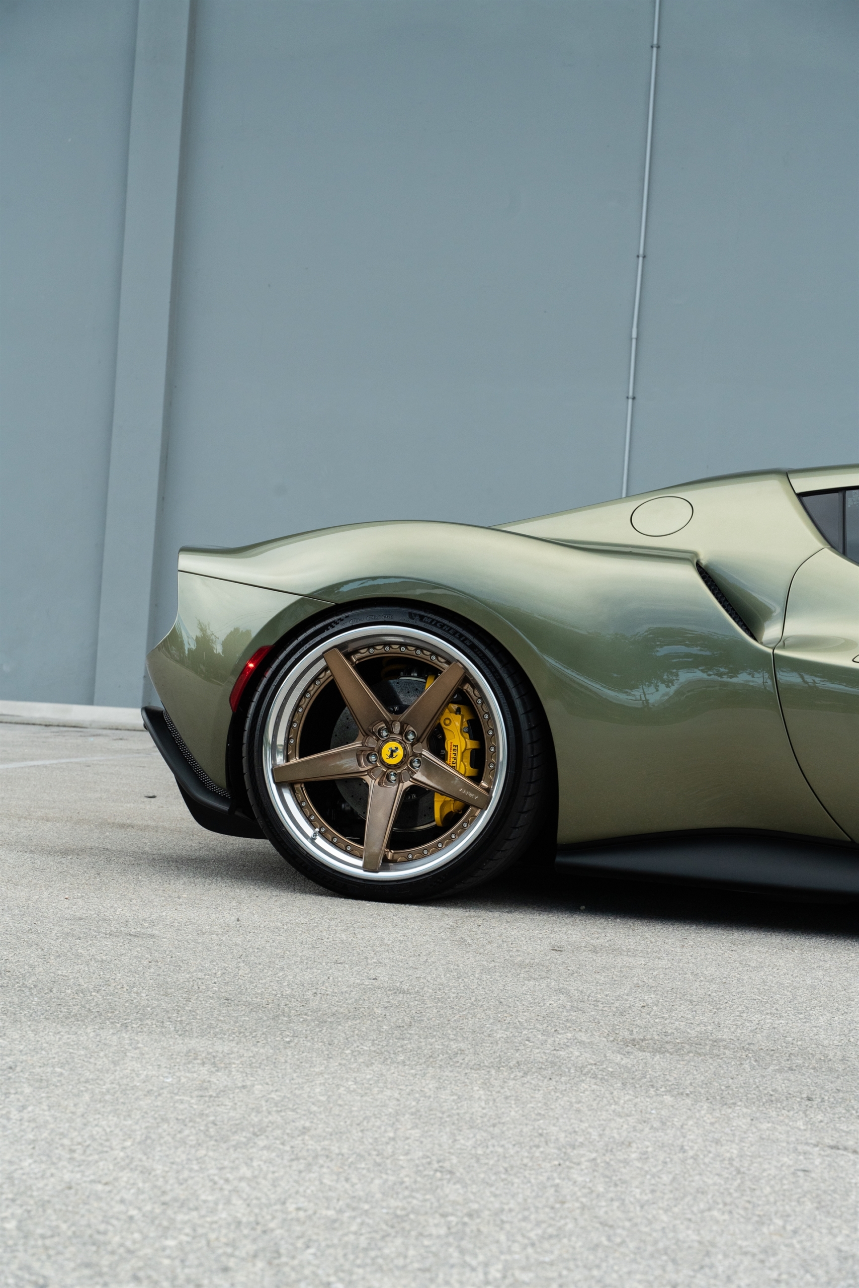 Ferrari 296 GTB | Verde Mansoni | on ANRKY RS5.3 | Mirror Polished Champagne