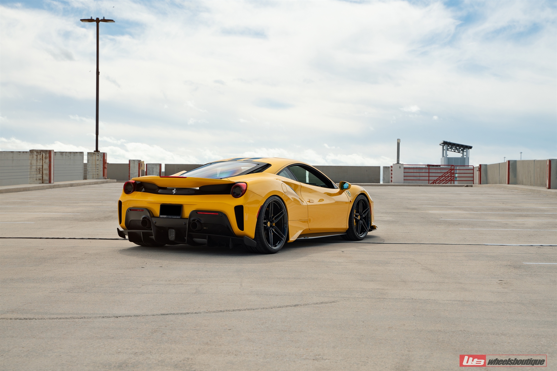 Ferrari 488 Pista | Giallo Modena | On ANRKY AN17 | Gloss Black