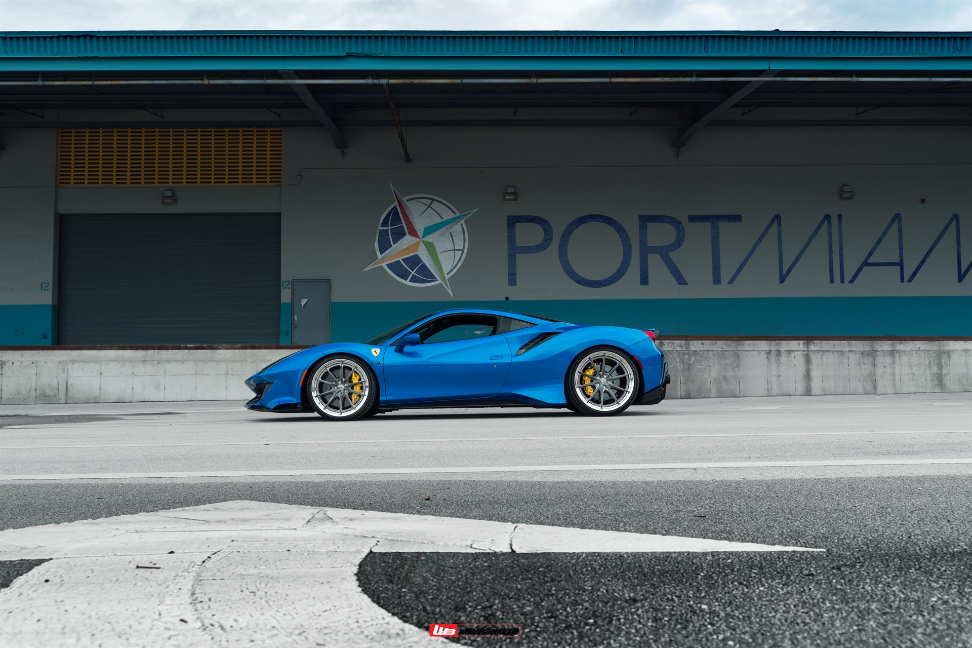Ferrari 488 Pista | Blu Corza | on HRE S104SC | Frozen Dark Clear