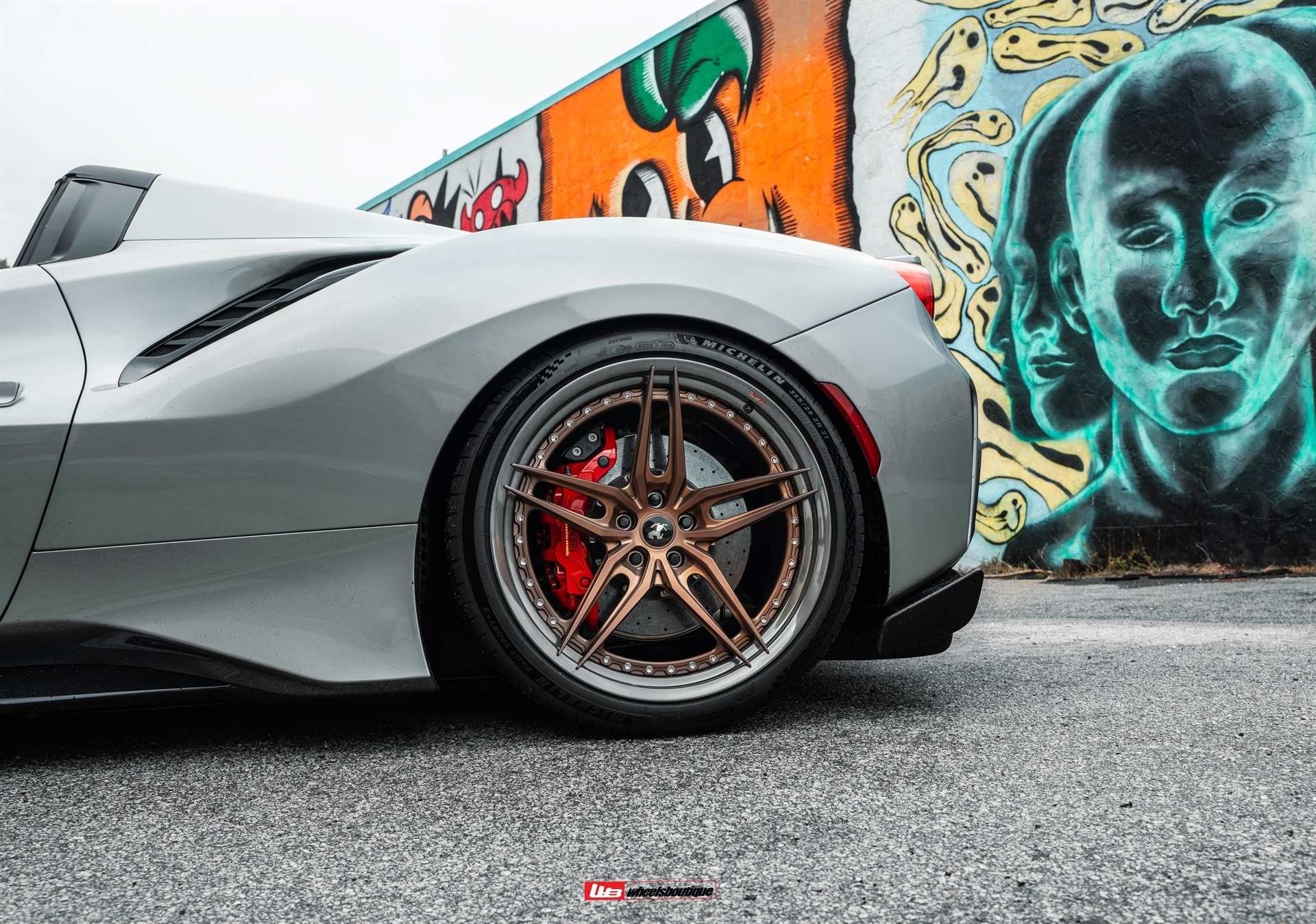 Ferrari 488 Pista Spider | Grigio Silverstone | on HRE S107SC | Frozen Polished Bronze