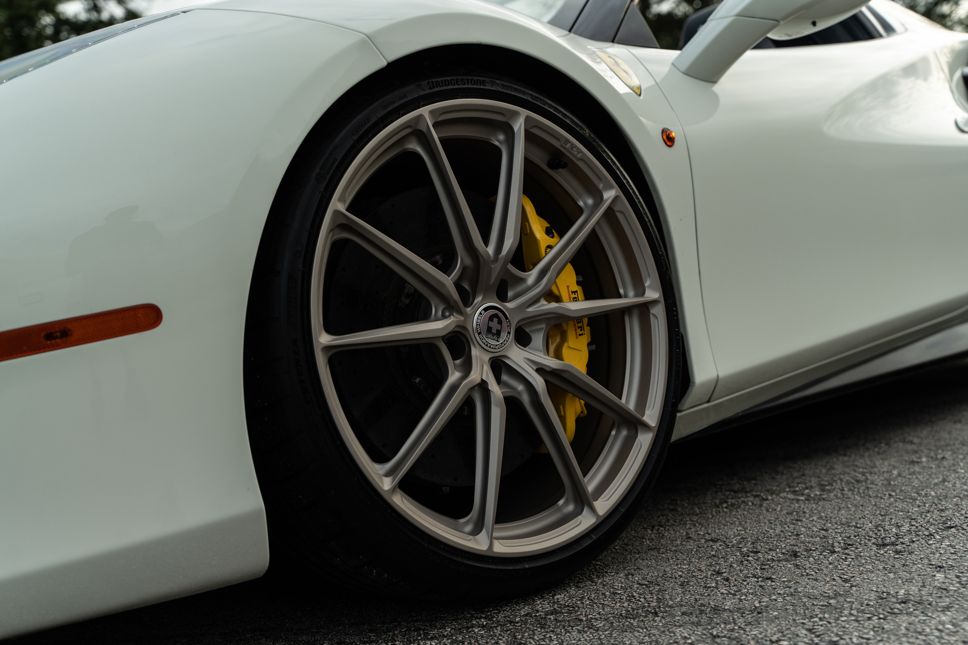 Ferrari 488 | Bianco Fuji | on HRE P104SC | Satin White Gold