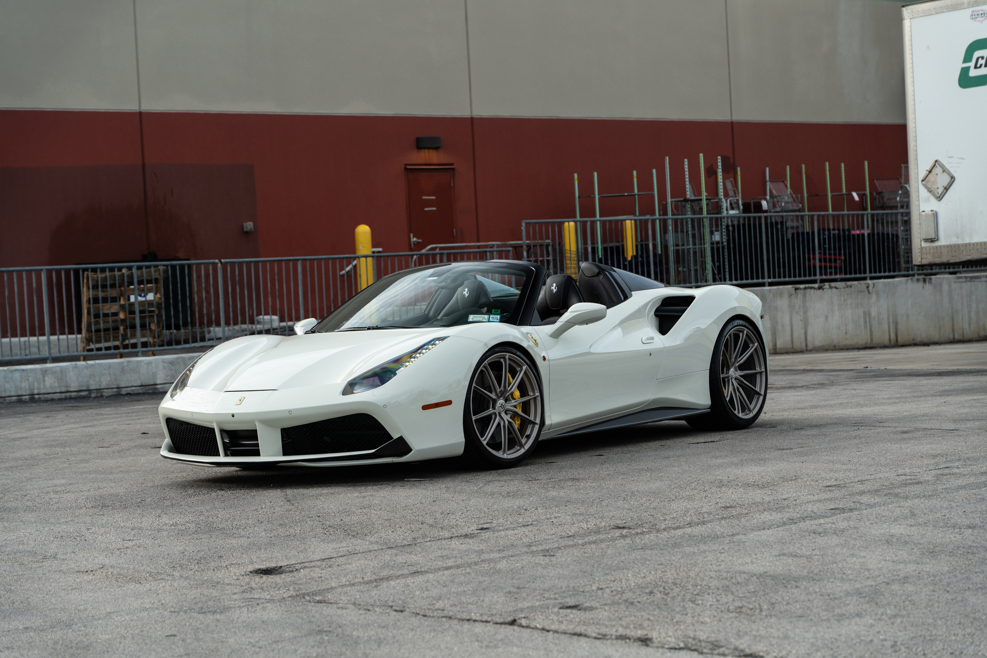 Ferrari 488 | Bianco Fuji | on HRE P104SC | Satin White Gold