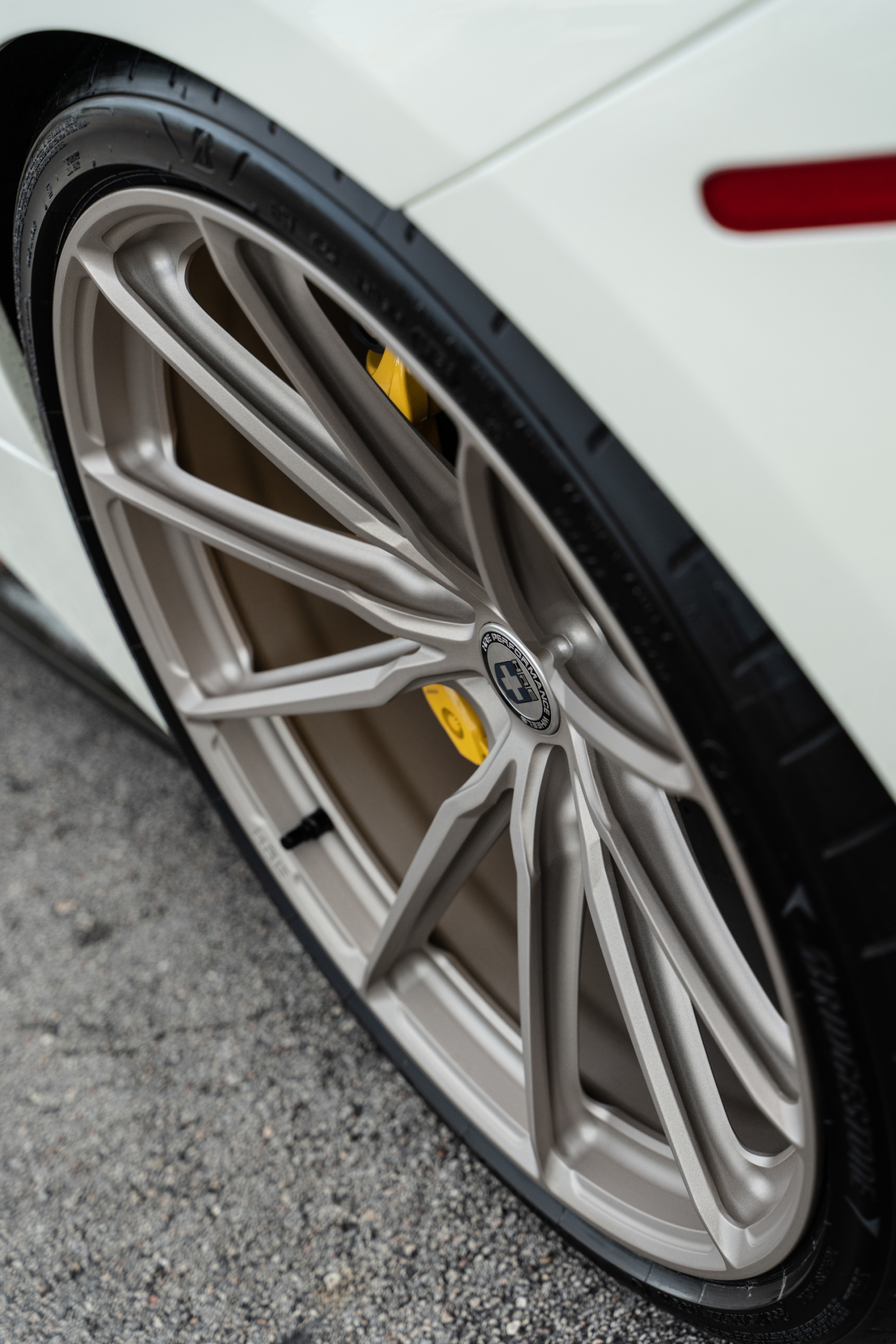 Ferrari 488 | Bianco Fuji | on HRE P104SC | Satin White Gold