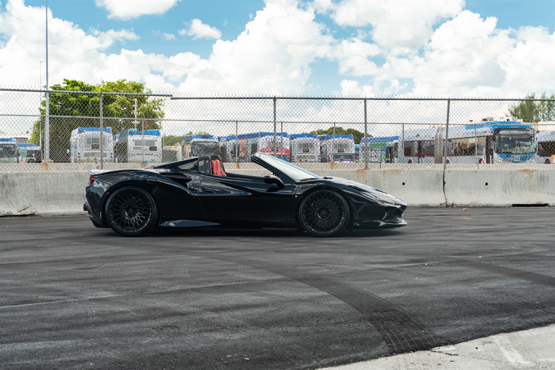 Ferrari F8 | Nero | on HRE 501M | Gloss Black