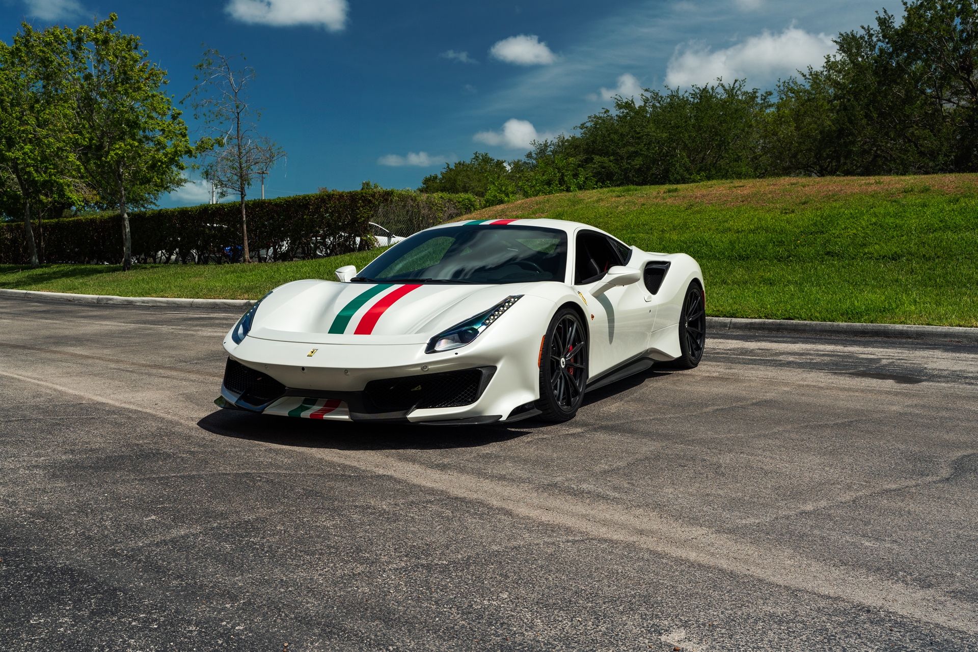 Ferrari 488 Pista | Bianco Avus | on HRE P104SC | Satin Black