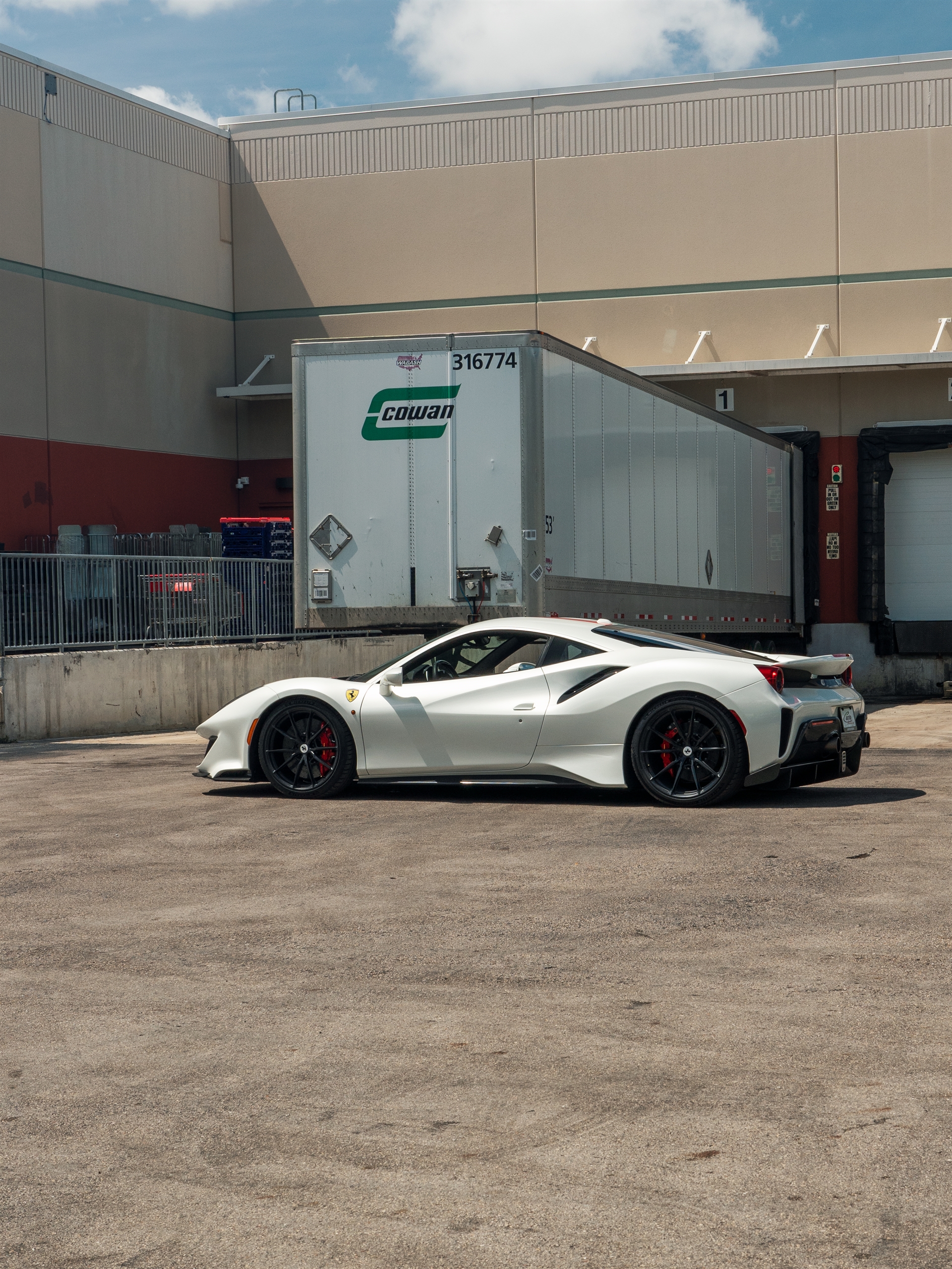 Ferrari 488 Pista | Bianco Avus | on HRE P104SC | Satin Black