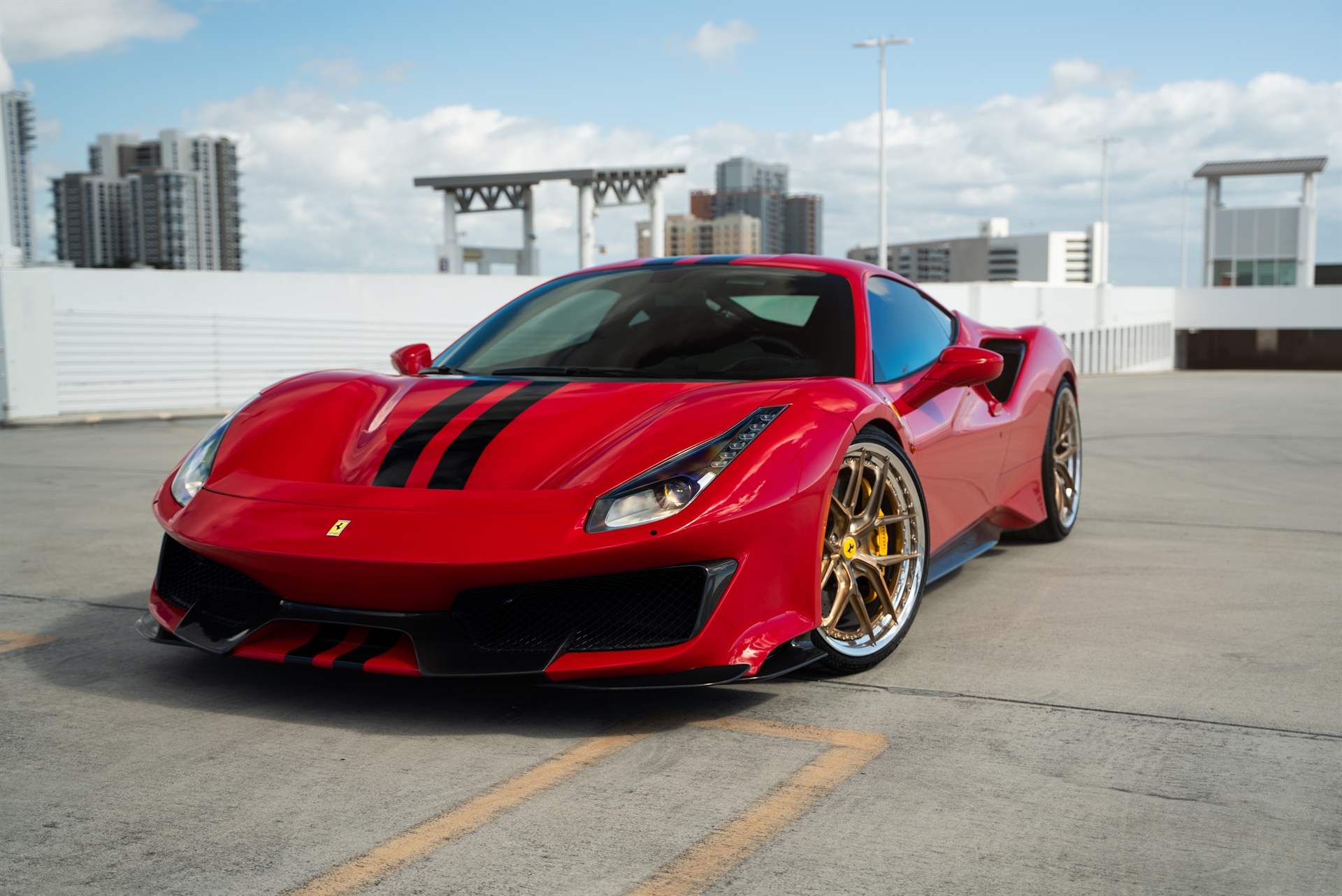 Ferrari 488 Pista | Rosso Scuderia | on HRE S101SC | Brushed Champagne