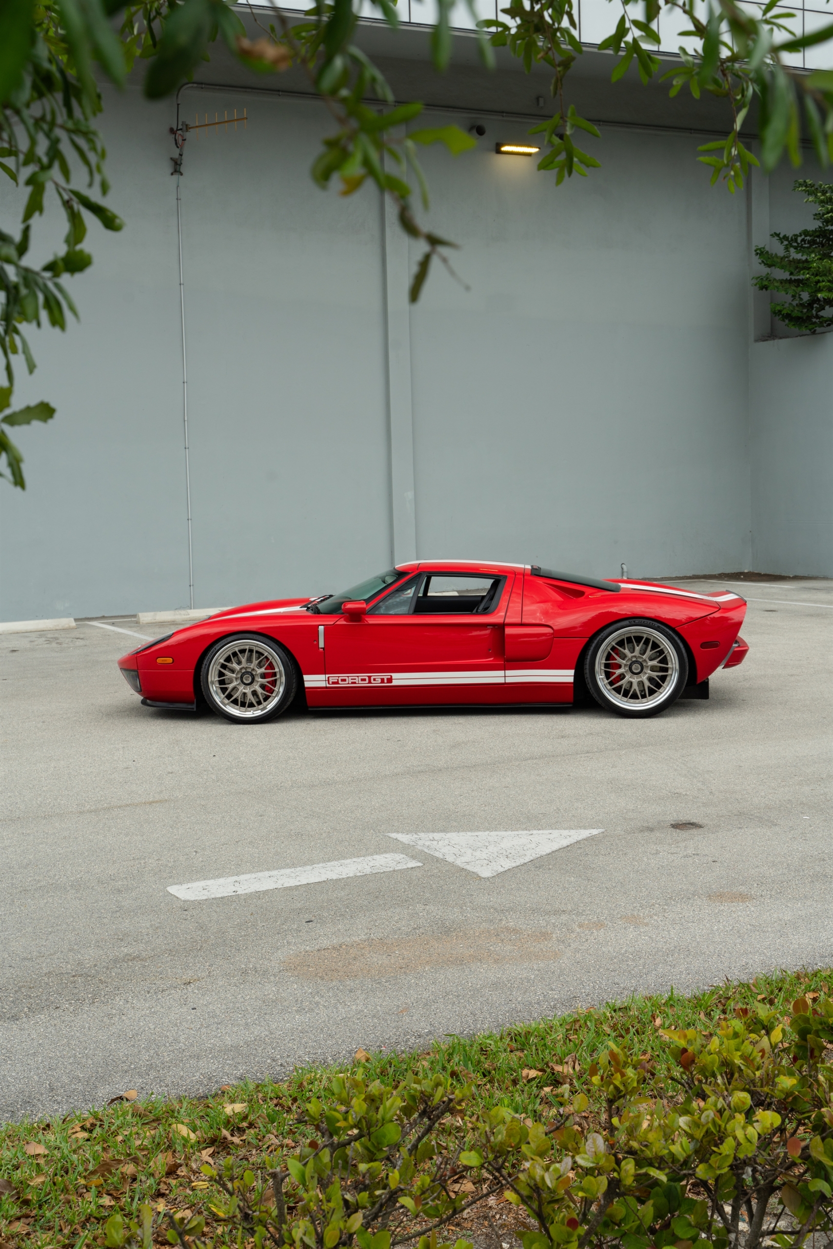Ford GT MK1 | Ruby Red | on ANRKY RS1 | Satin White Gold