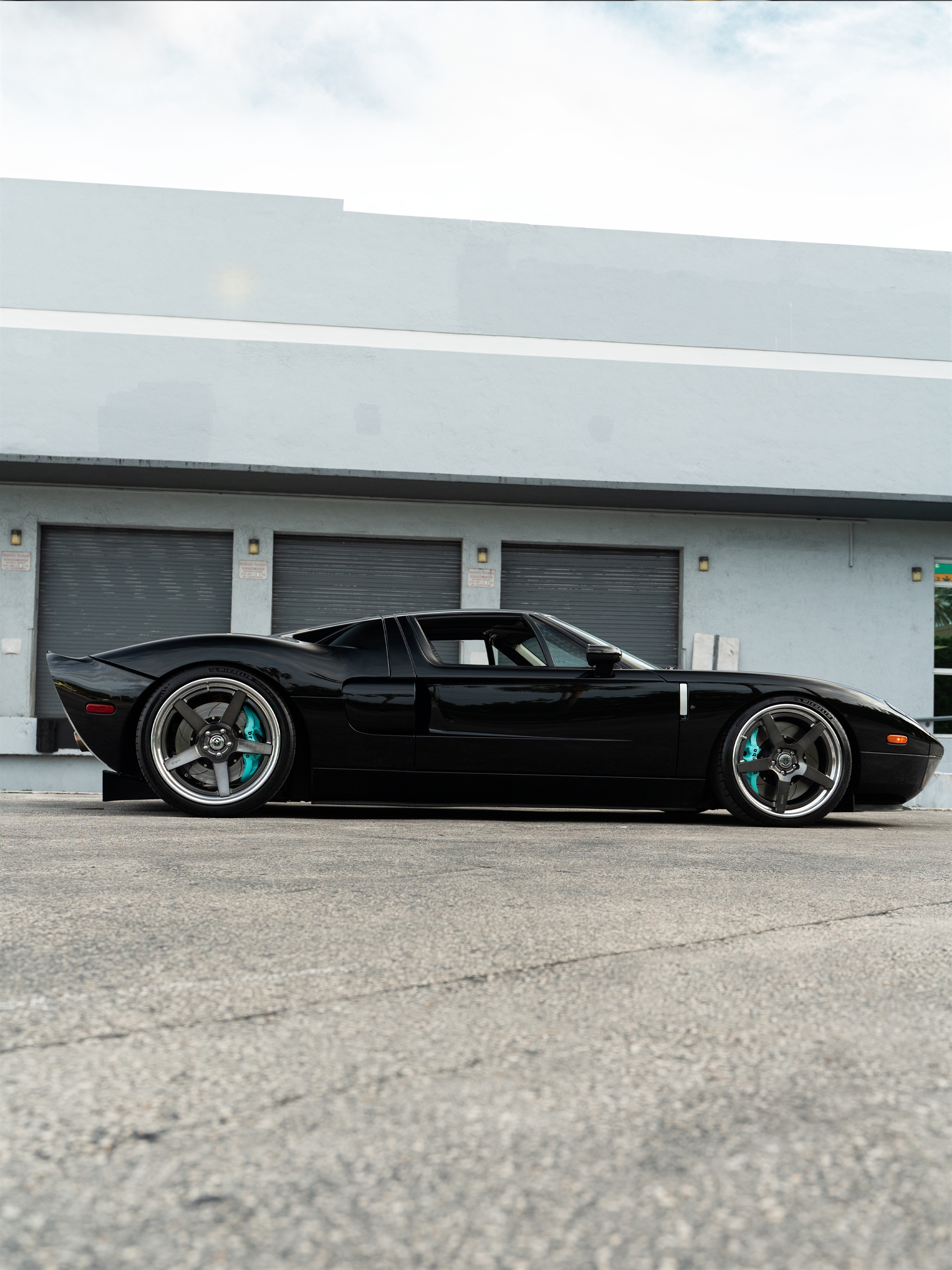 Ford GT MK1 | Black | on HRE RS105 | Polished Dark Clear