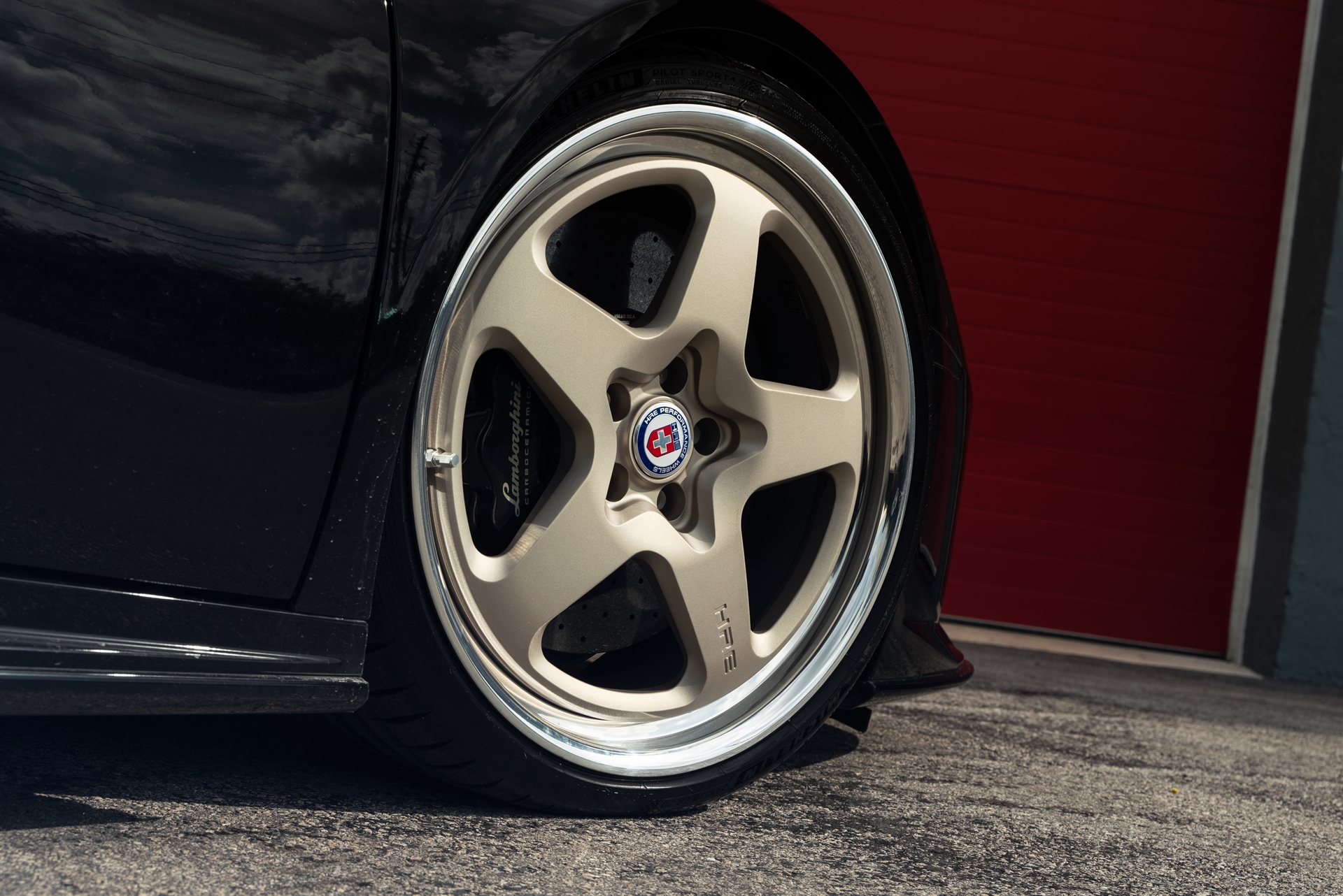 Lamborghini Huracan | Nero Noctis | on HRE 527 FMR | Satin White Gold