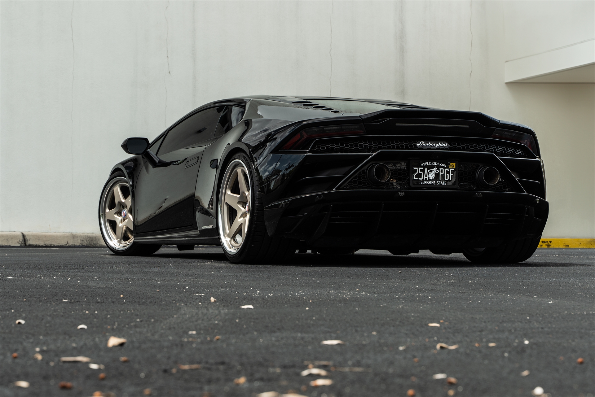 Lamborghini Huracan | Nero Noctis | on HRE 527 FMR | Satin White Gold