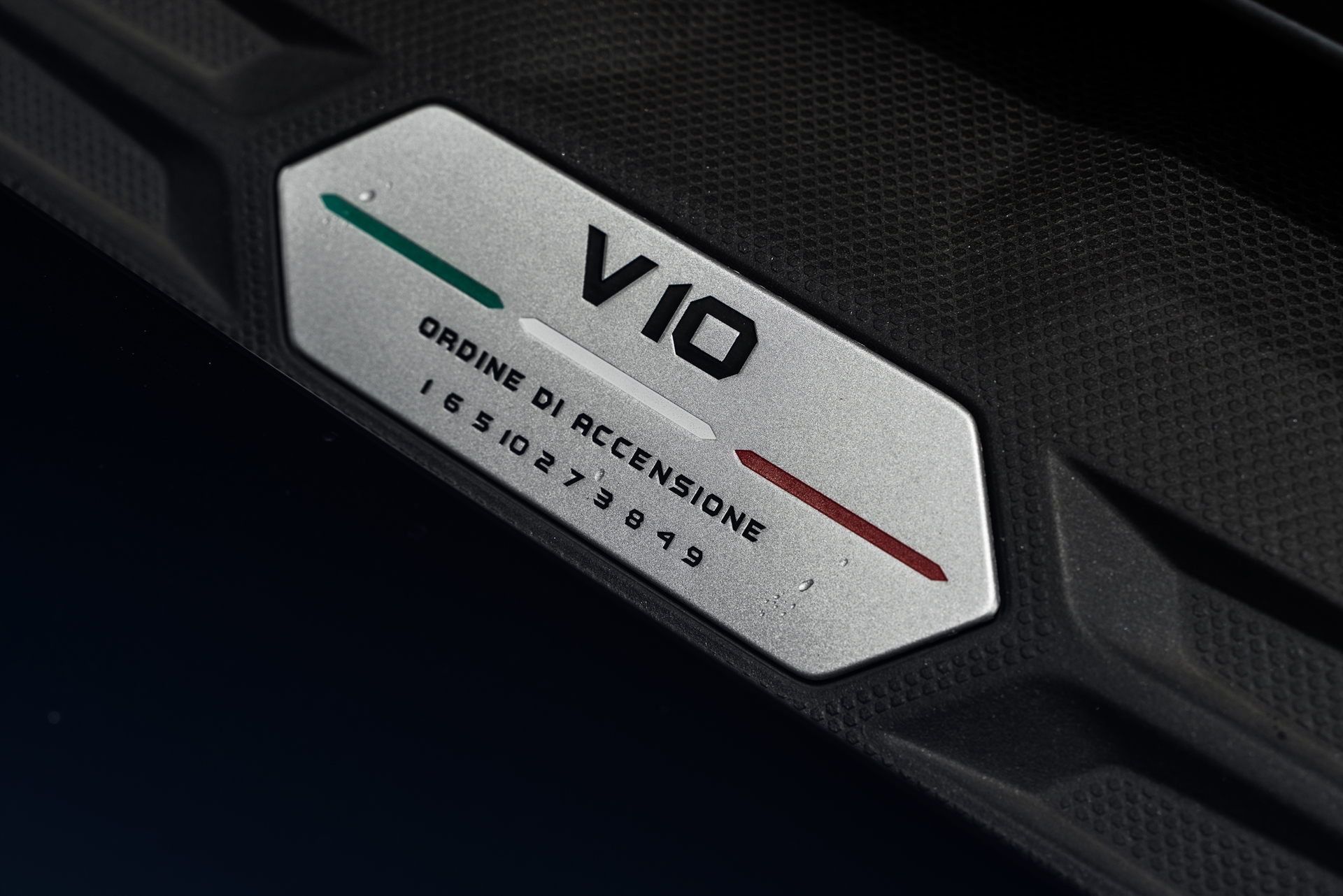 Lamborghini Huracan | Nero Noctis | on HRE 527 FMR | Satin White Gold