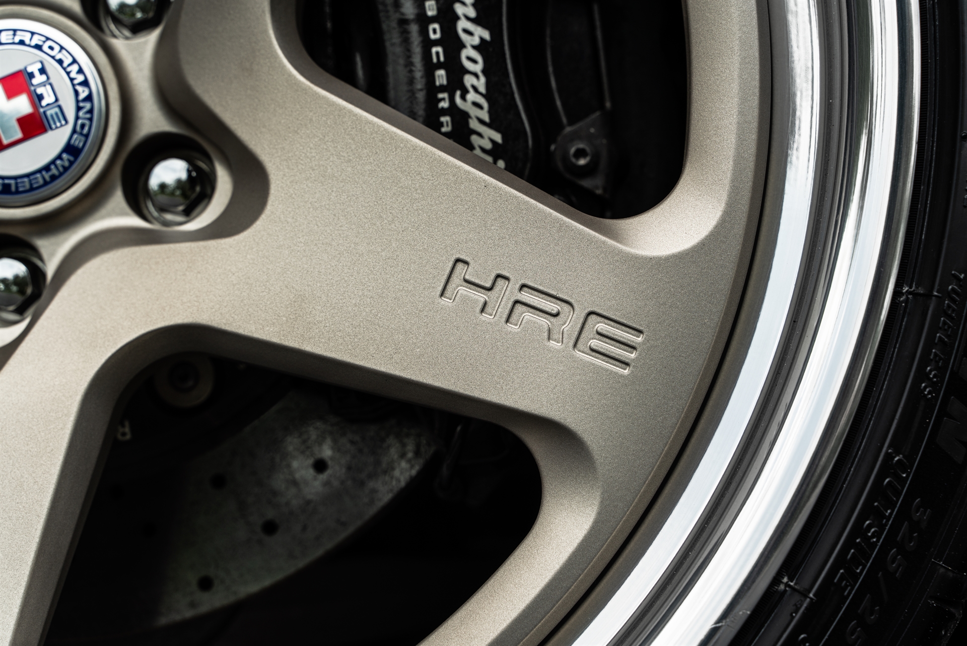 Lamborghini Huracan | Nero Noctis | on HRE 527 FMR | Satin White Gold