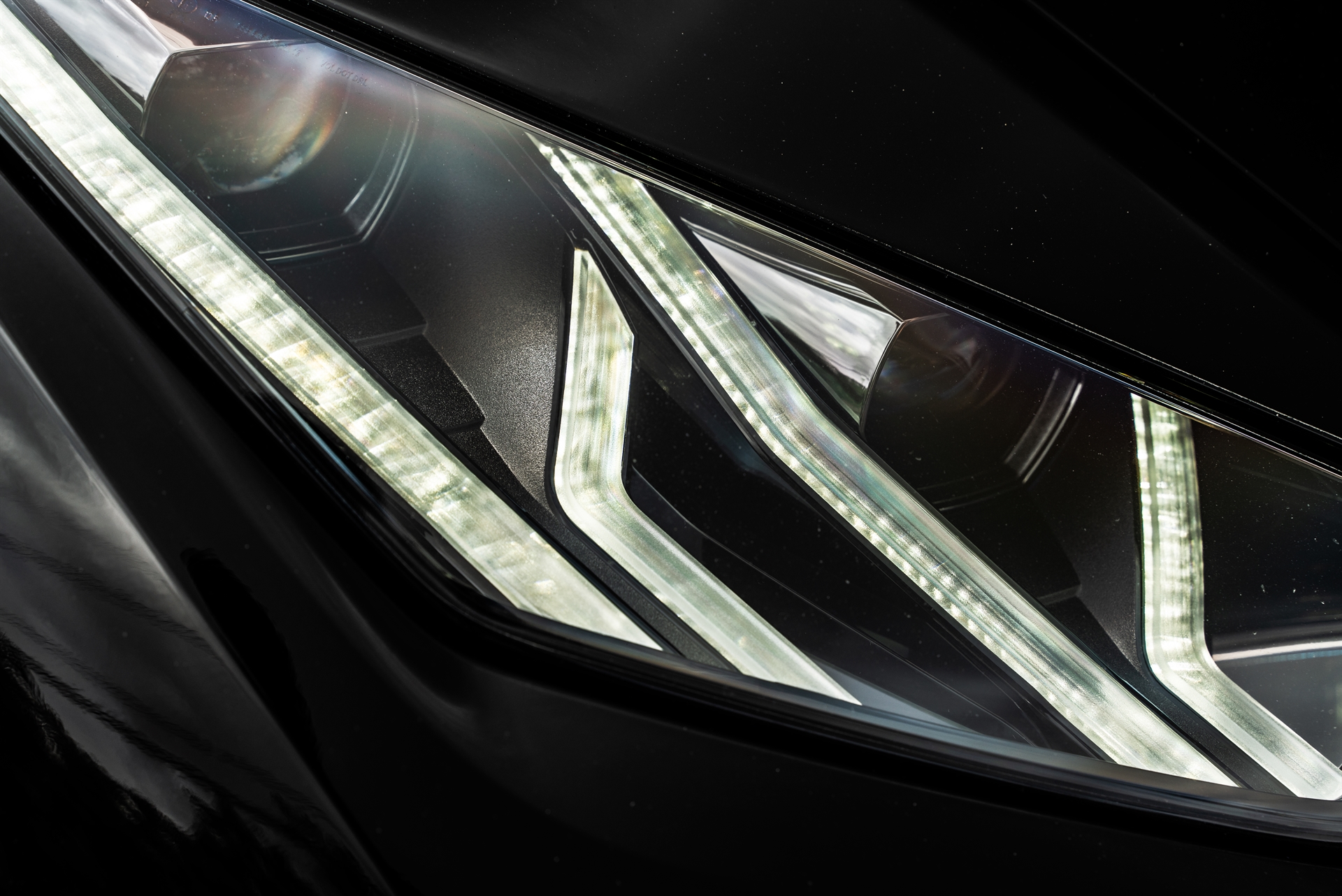 Lamborghini Huracan | Nero Noctis | on HRE 527 FMR | Satin White Gold