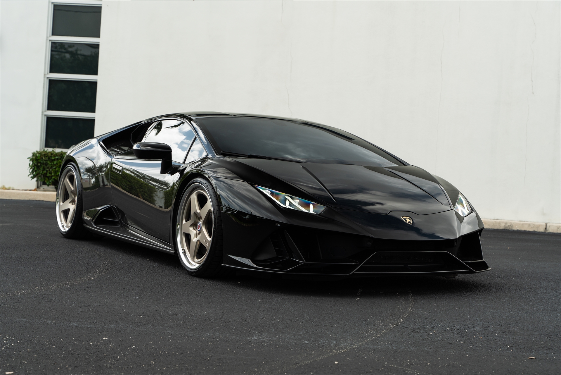 Lamborghini Huracan | Nero Noctis | on HRE 527 FMR | Satin White Gold