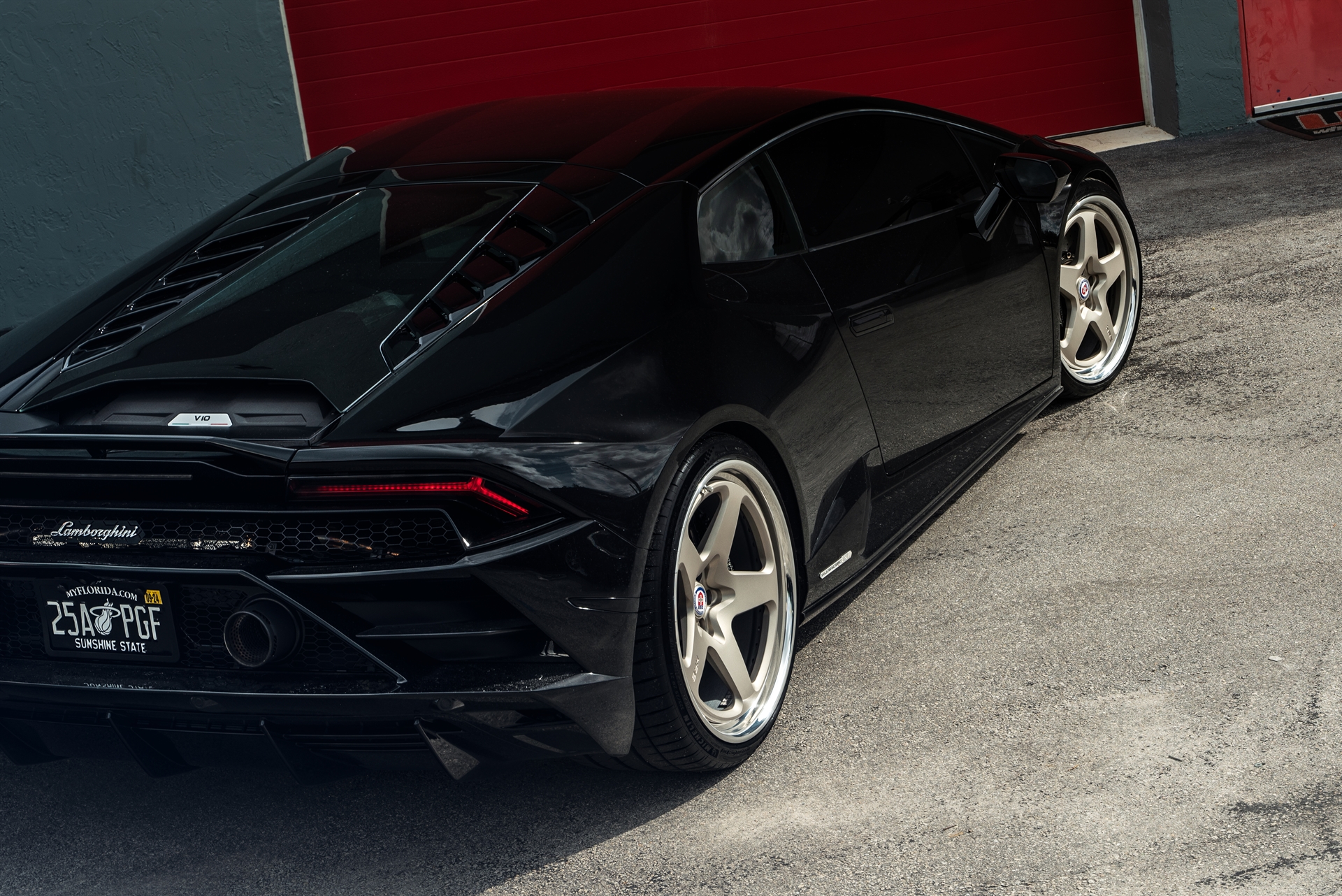 Lamborghini Huracan | Nero Noctis | on HRE 527 FMR | Satin White Gold