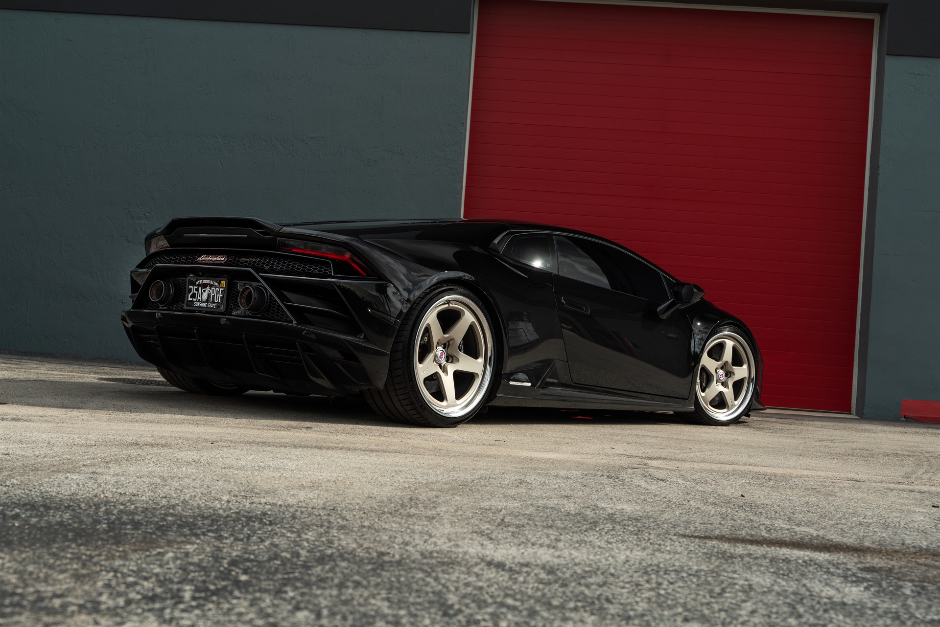 Lamborghini Huracan | Nero Noctis | on HRE 527 FMR | Satin White Gold