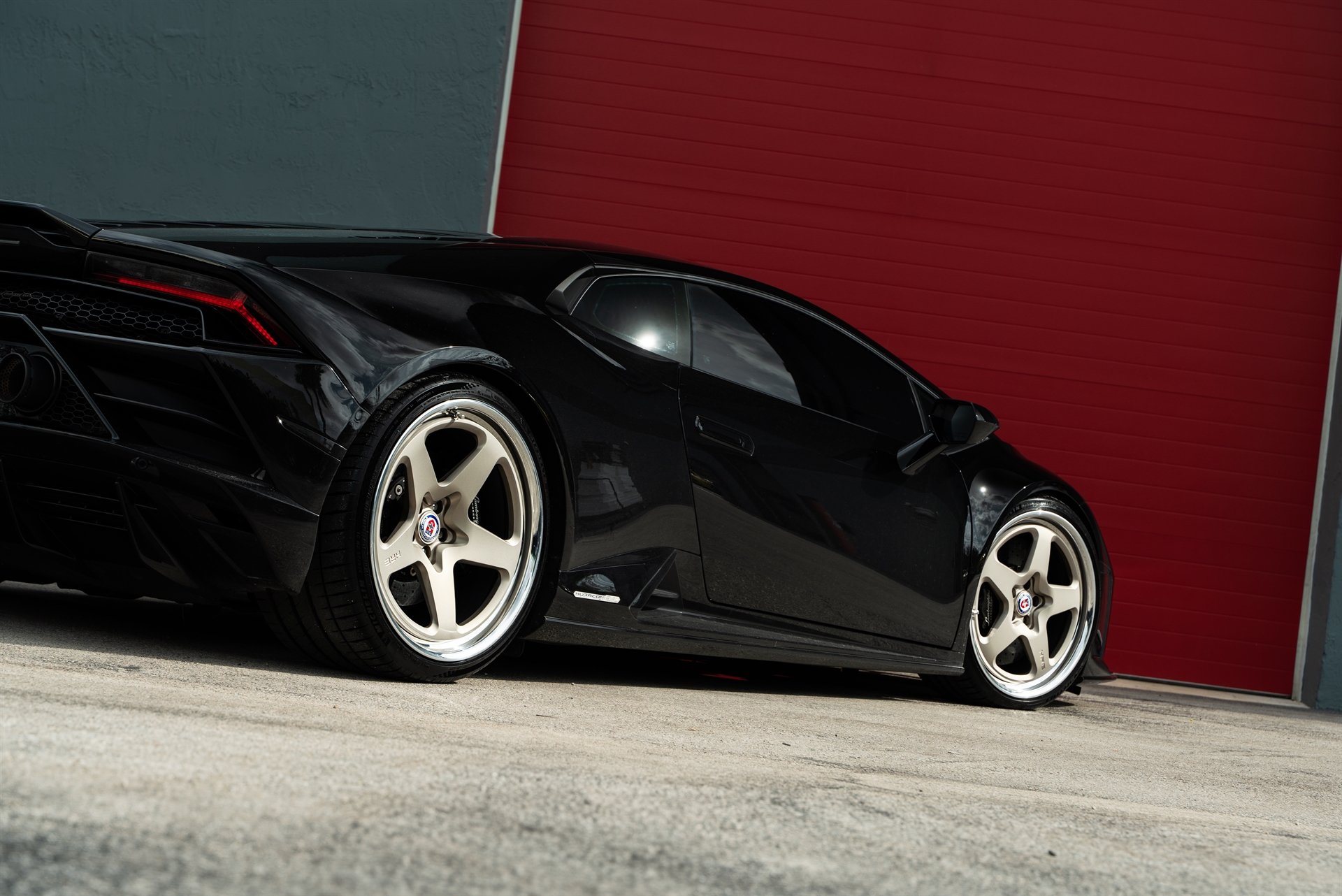 Lamborghini Huracan | Nero Noctis | on HRE 527 FMR | Satin White Gold
